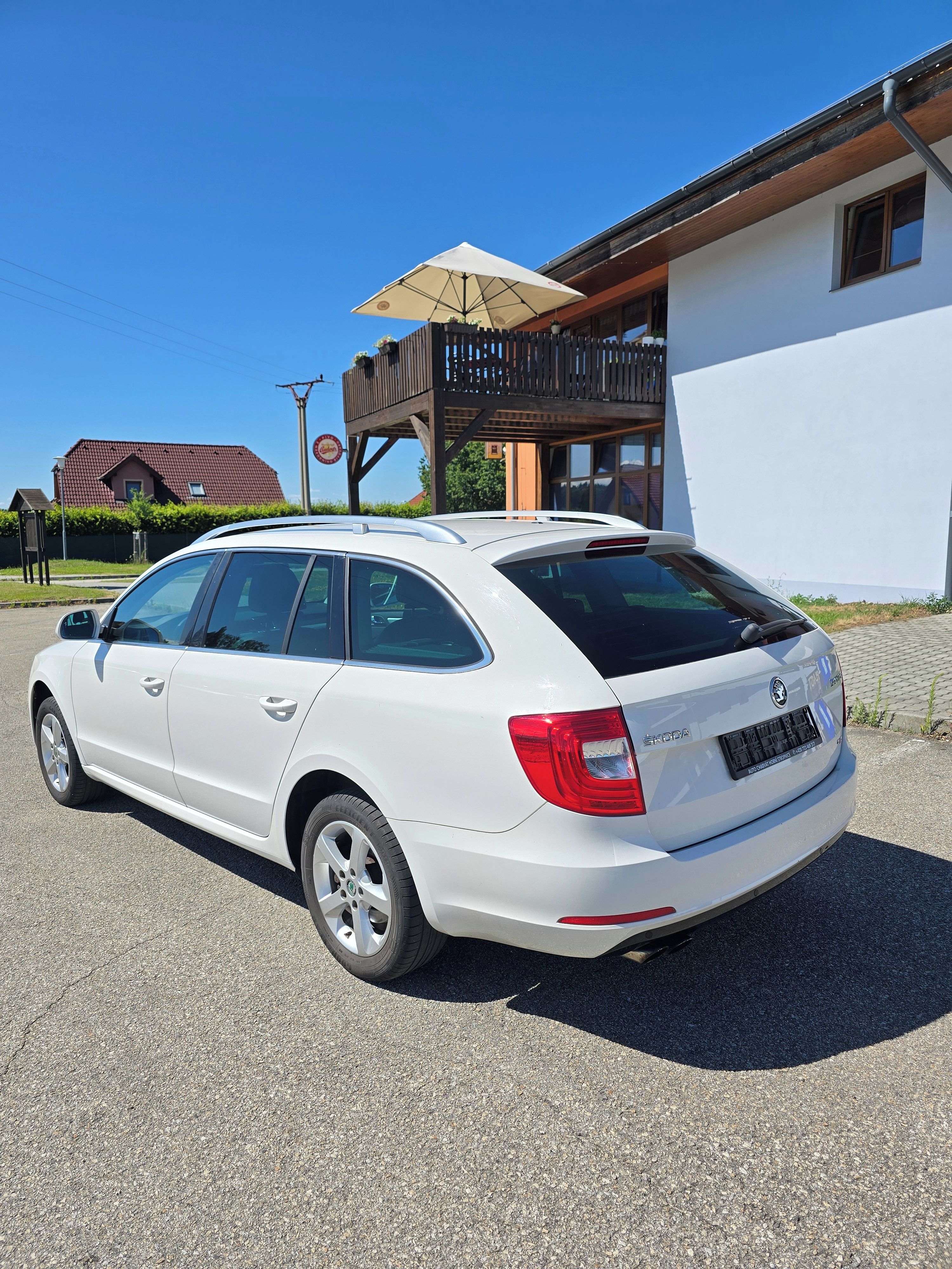 Škoda Superb, 2.0 TDI 4x4 Combi Ambition - fotka 5