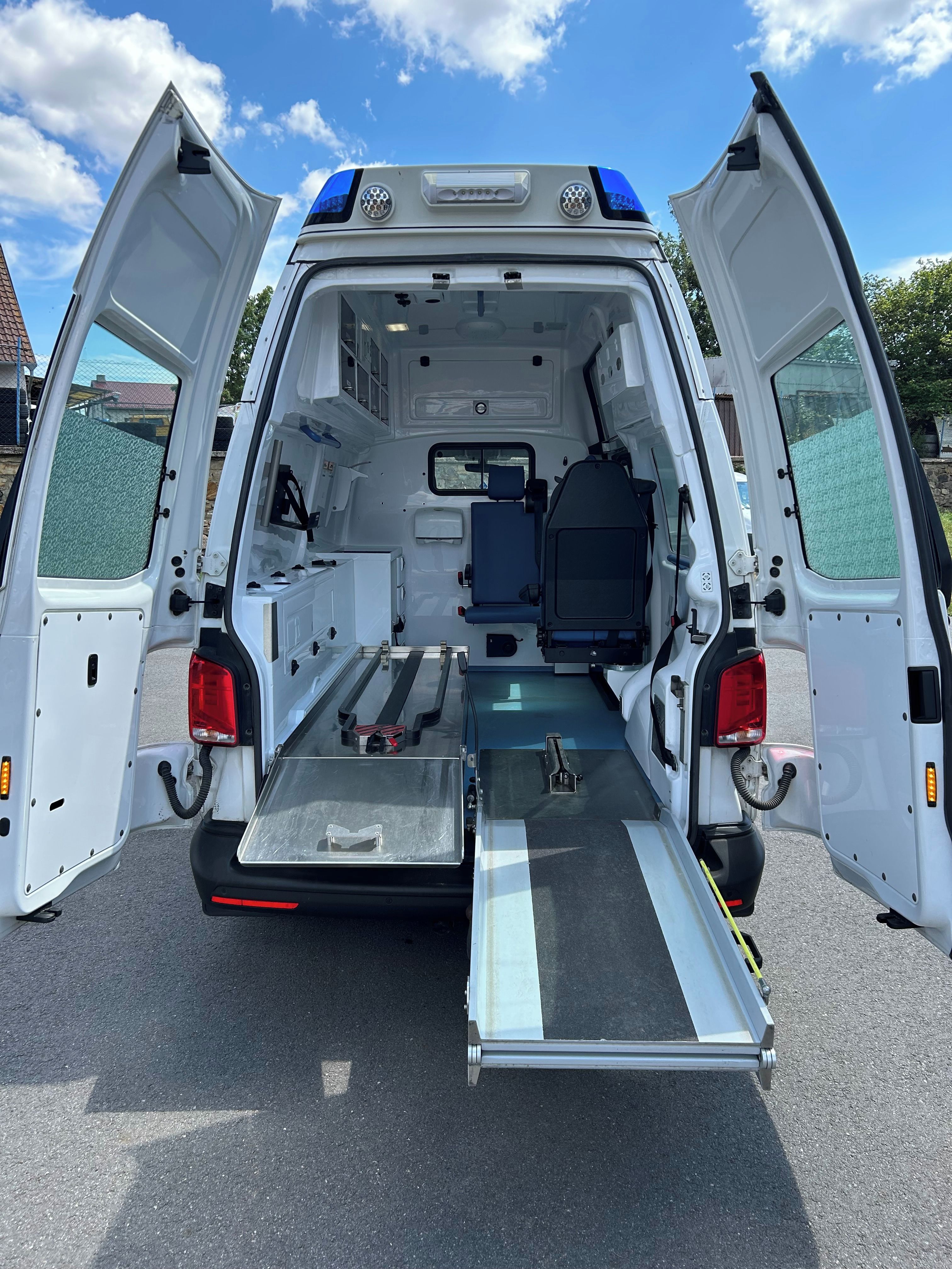 Volkswagen Transporter, T6.1 - 2.0 TDI Sanitní vůz 4x4 - fotka 5