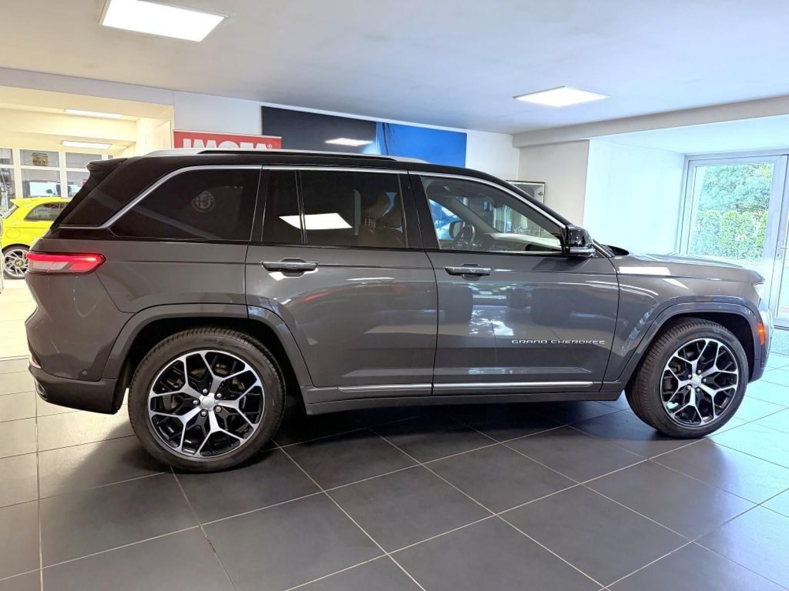 Jeep Grand Cherokee, 5,7 V8 357k 4x4 AT8 ZF SUMMIT - fotka 4