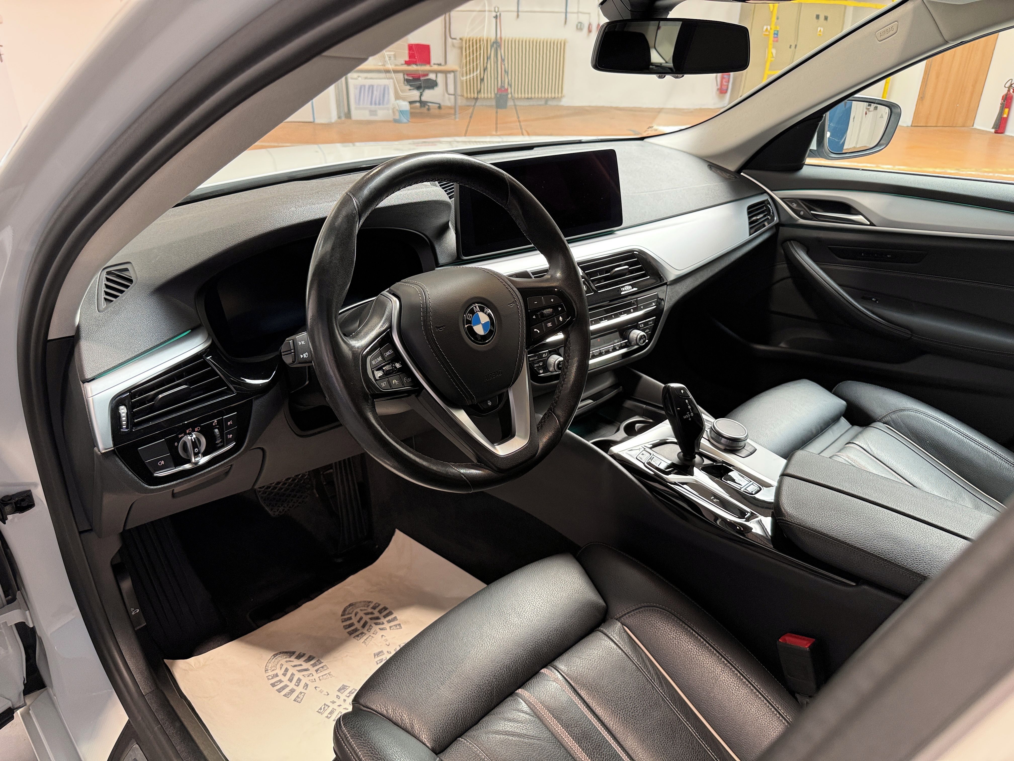 BMW Řada 5, 3.0 530d xDrive AT Touring - fotka 5
