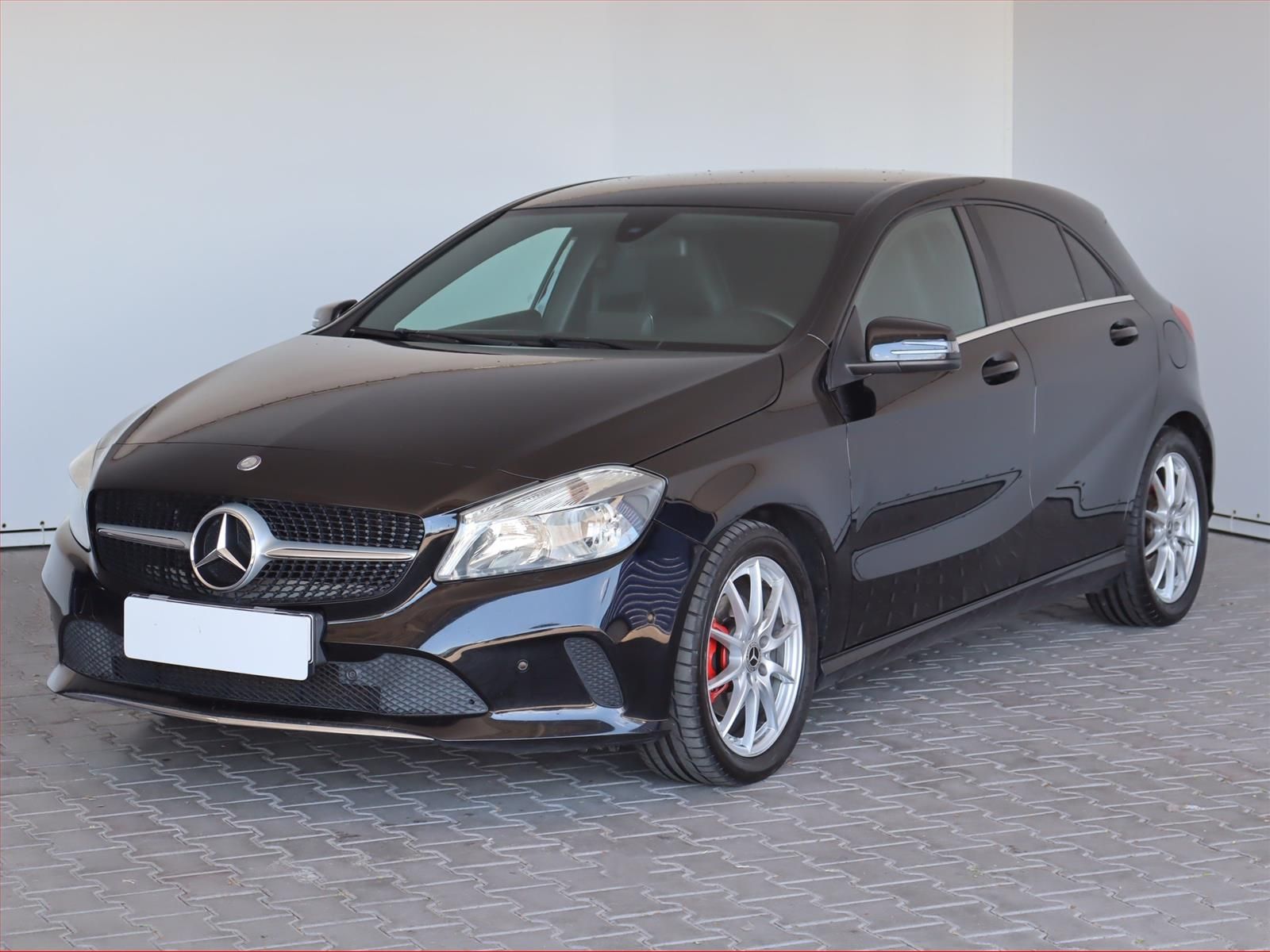 Mercedes-Benz Třídy A, 220 4MATIC, 4X4, Automat - fotka 2