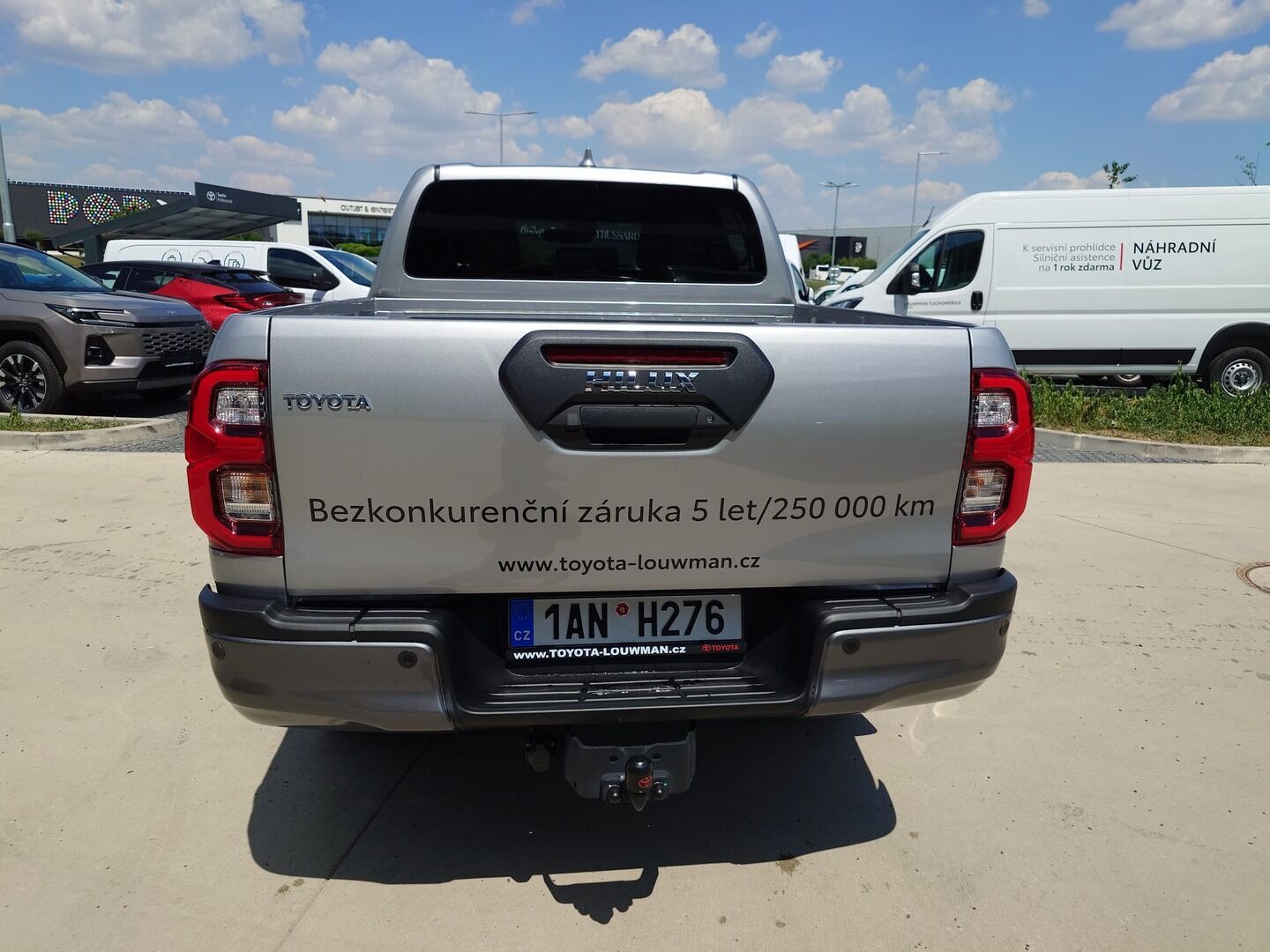 Toyota Hilux, DoubleCab Invincible 2.8D 6AT - fotka 6