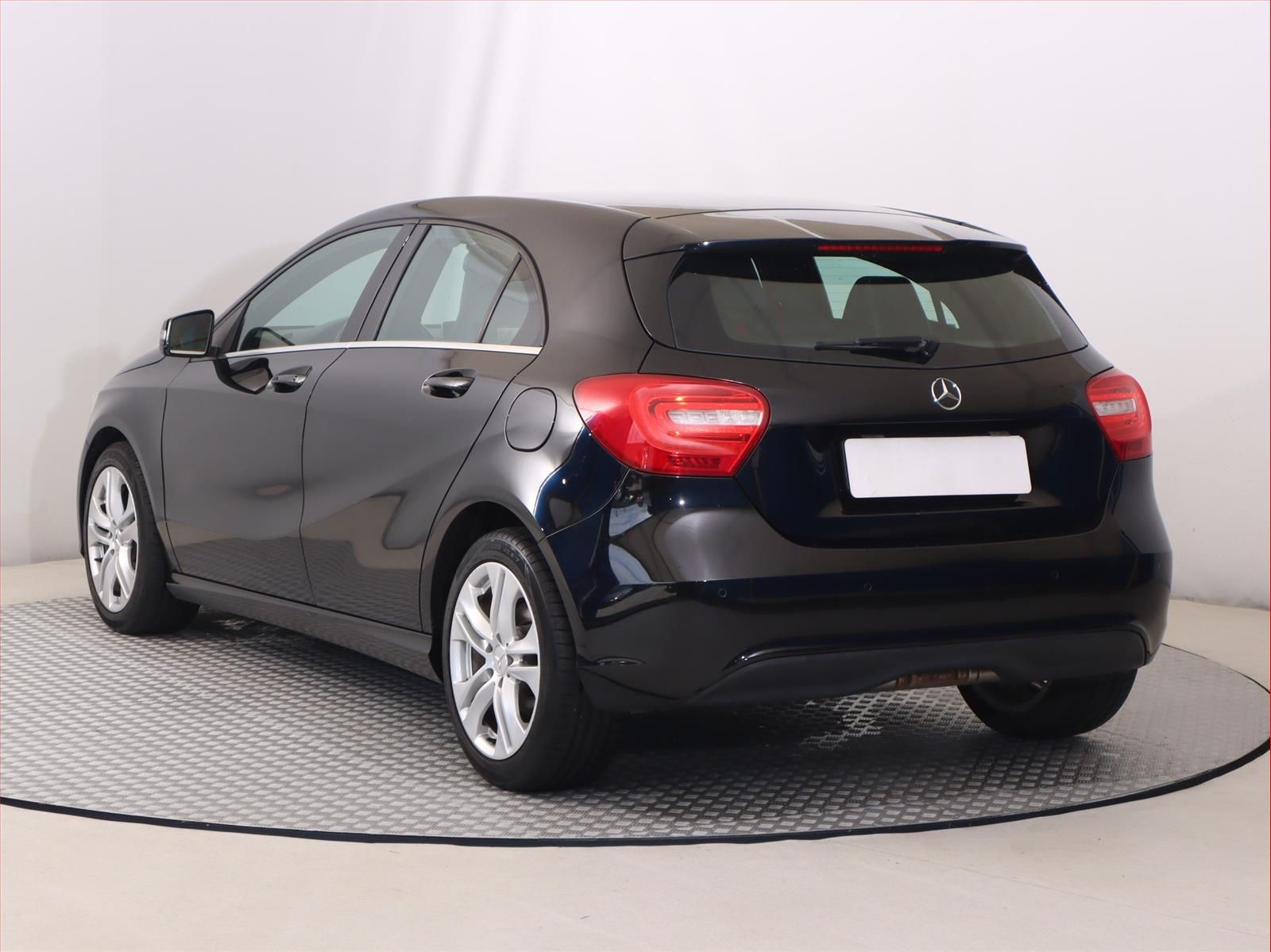 Mercedes-Benz Třídy A, 180 d - fotka 4