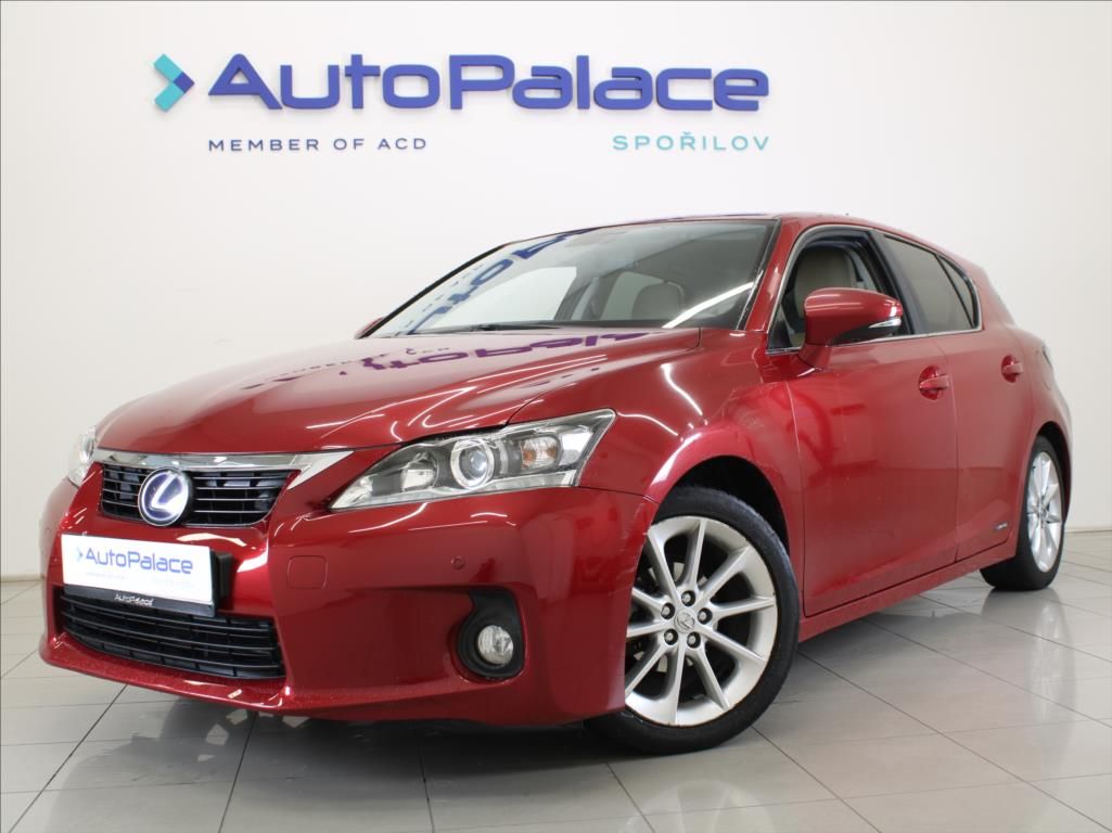 Lexus CT 200h, 1,8 Hybrid 100kW 2.majitel.ČR