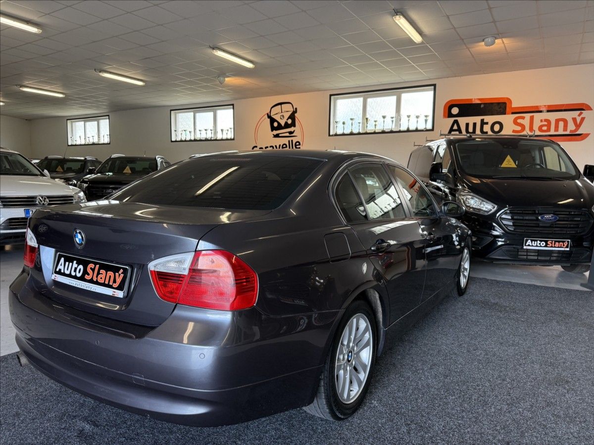 BMW Řada 3, 320i E90,110kW,manuál - fotka 6