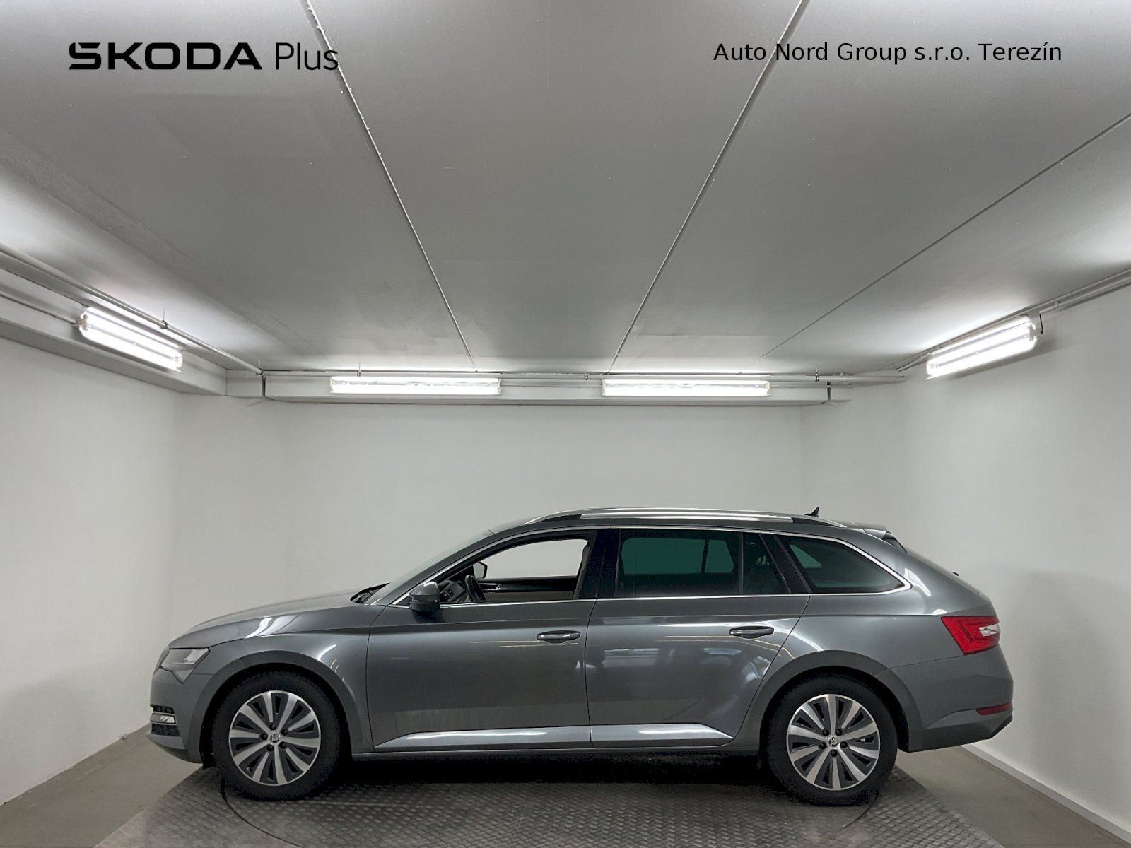 Škoda Superb, SUPEREB COM GRT STY TD 110/2.0 - fotka 3