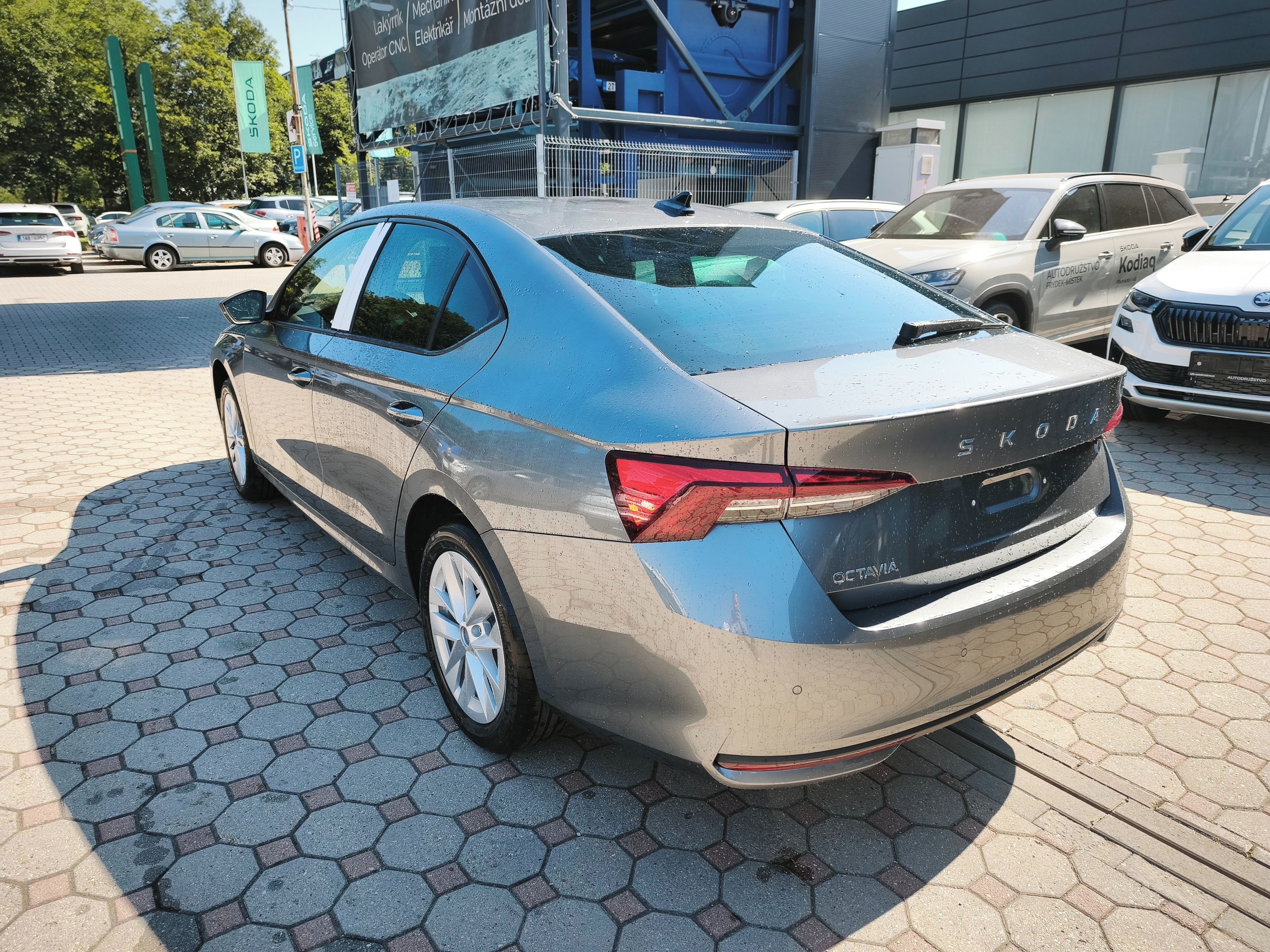 Škoda Octavia, Classic 2,0 TDI 110kW 7DSG - fotka 3