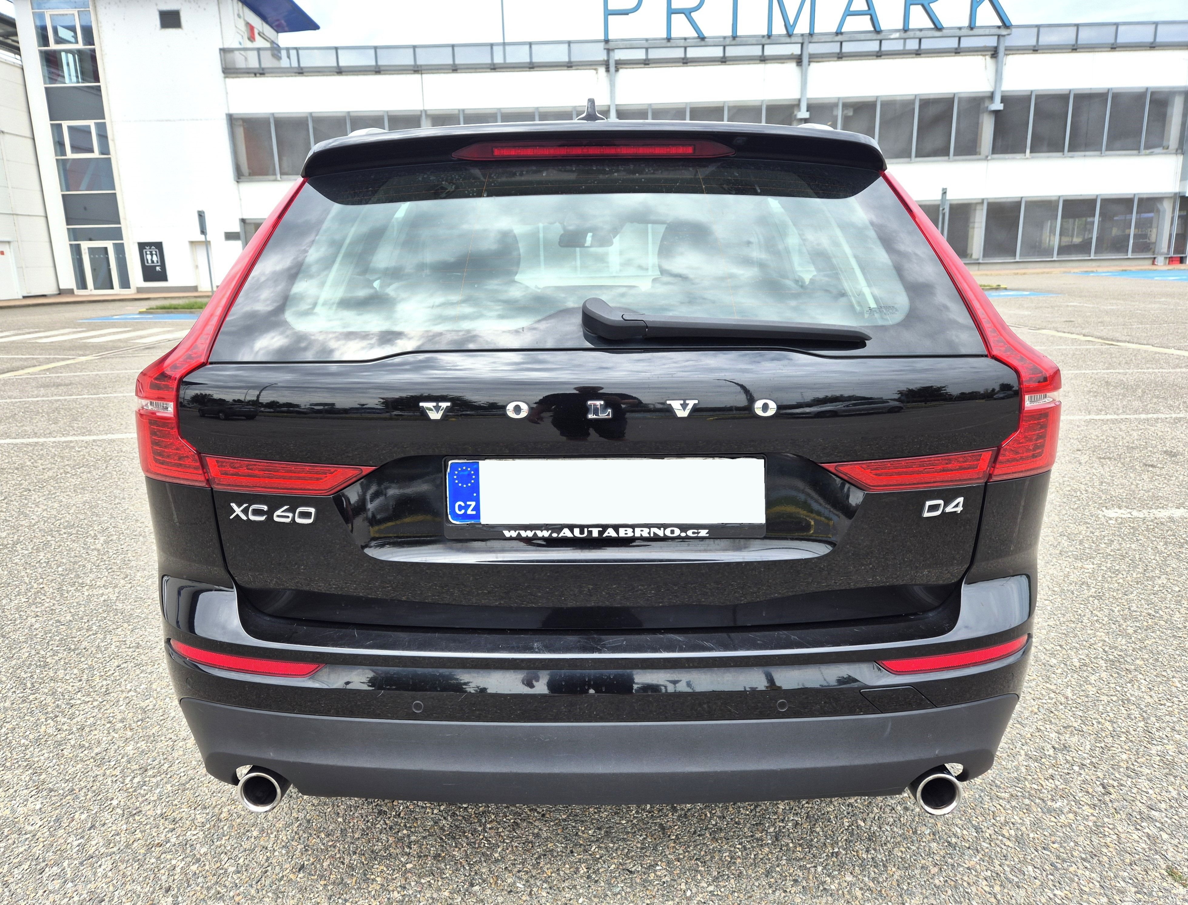 Volvo XC60, D4 140KW 1.MAJITEL MANUÁL - fotka 6