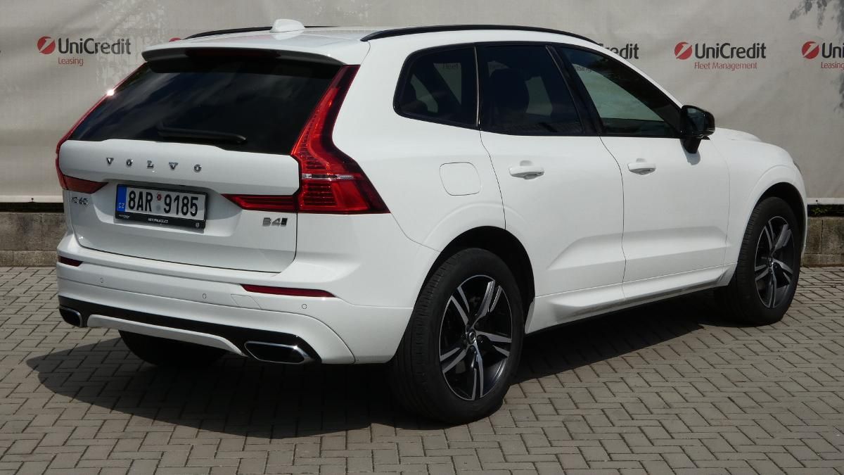 Volvo XC60, B4 AWD R Design - fotka 3