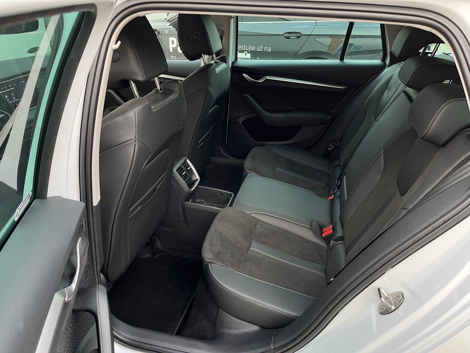 Škoda Octavia, Octavia 2.0TDi 110kW 7DSG Top - fotka 6