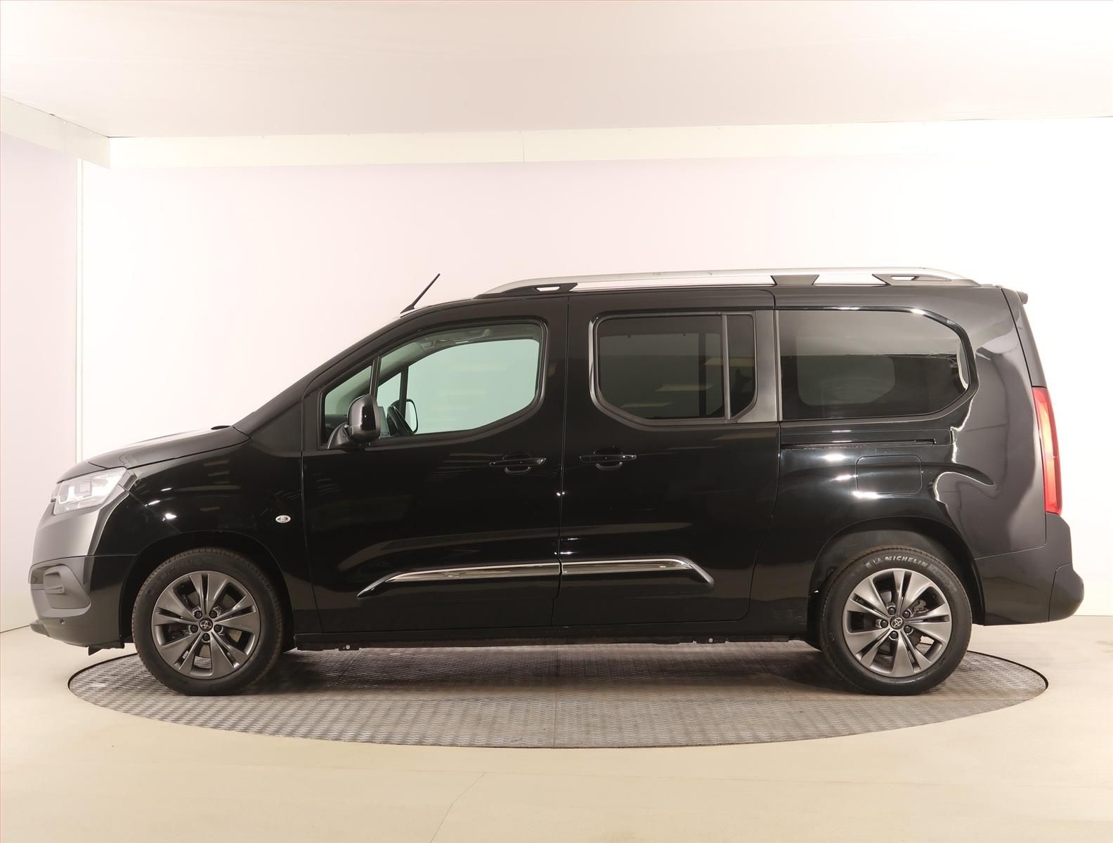 Toyota Proace City Verso, Maxi 1.2 T, Family, 7Míst - fotka 3