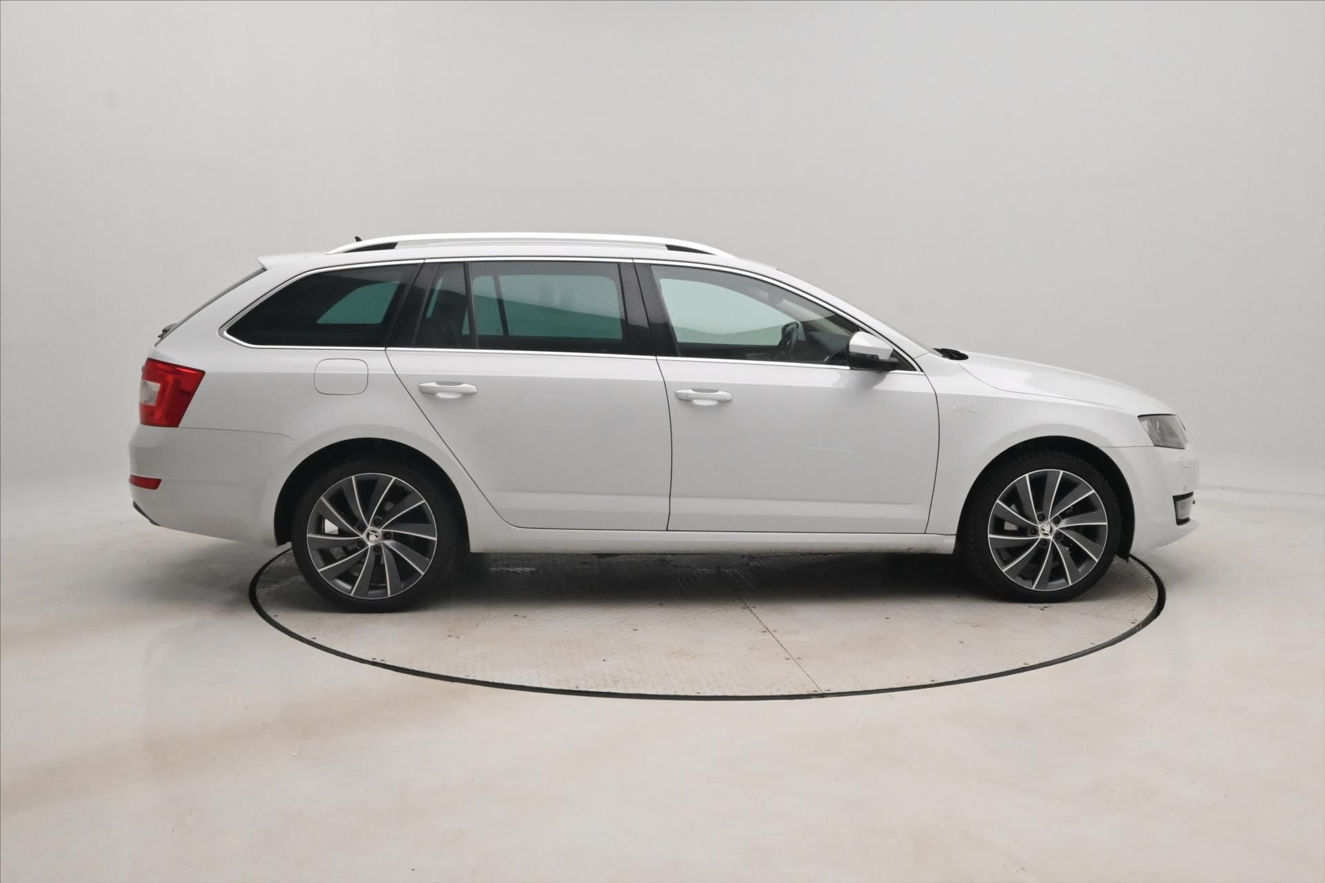 Škoda Octavia, 2,0 TDI 135kW L&K DSG 4x4 Záru - fotka 4