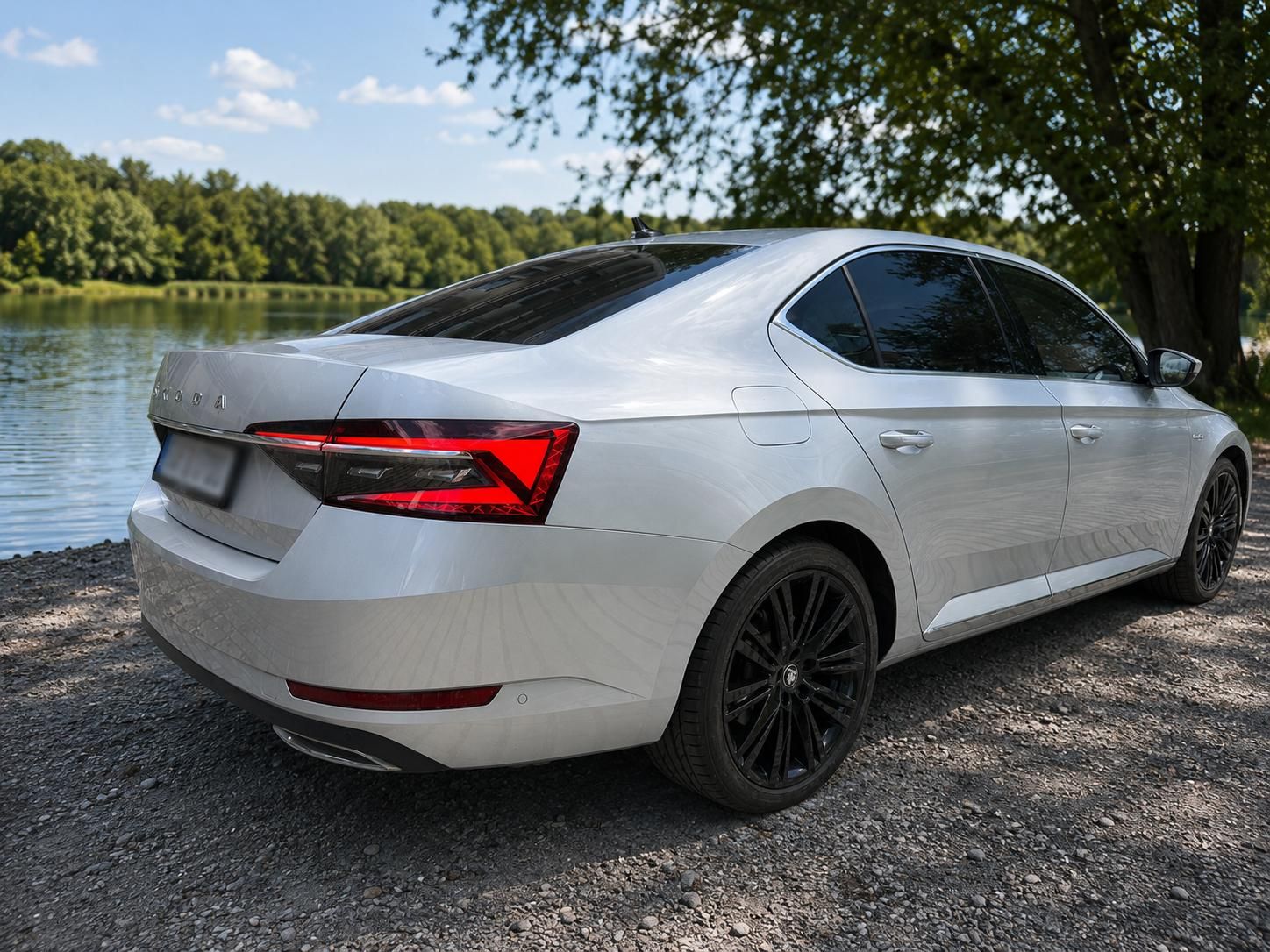 Škoda Superb, L&K 2.0TSI 140kW ASIST ČR DPH - fotka 2