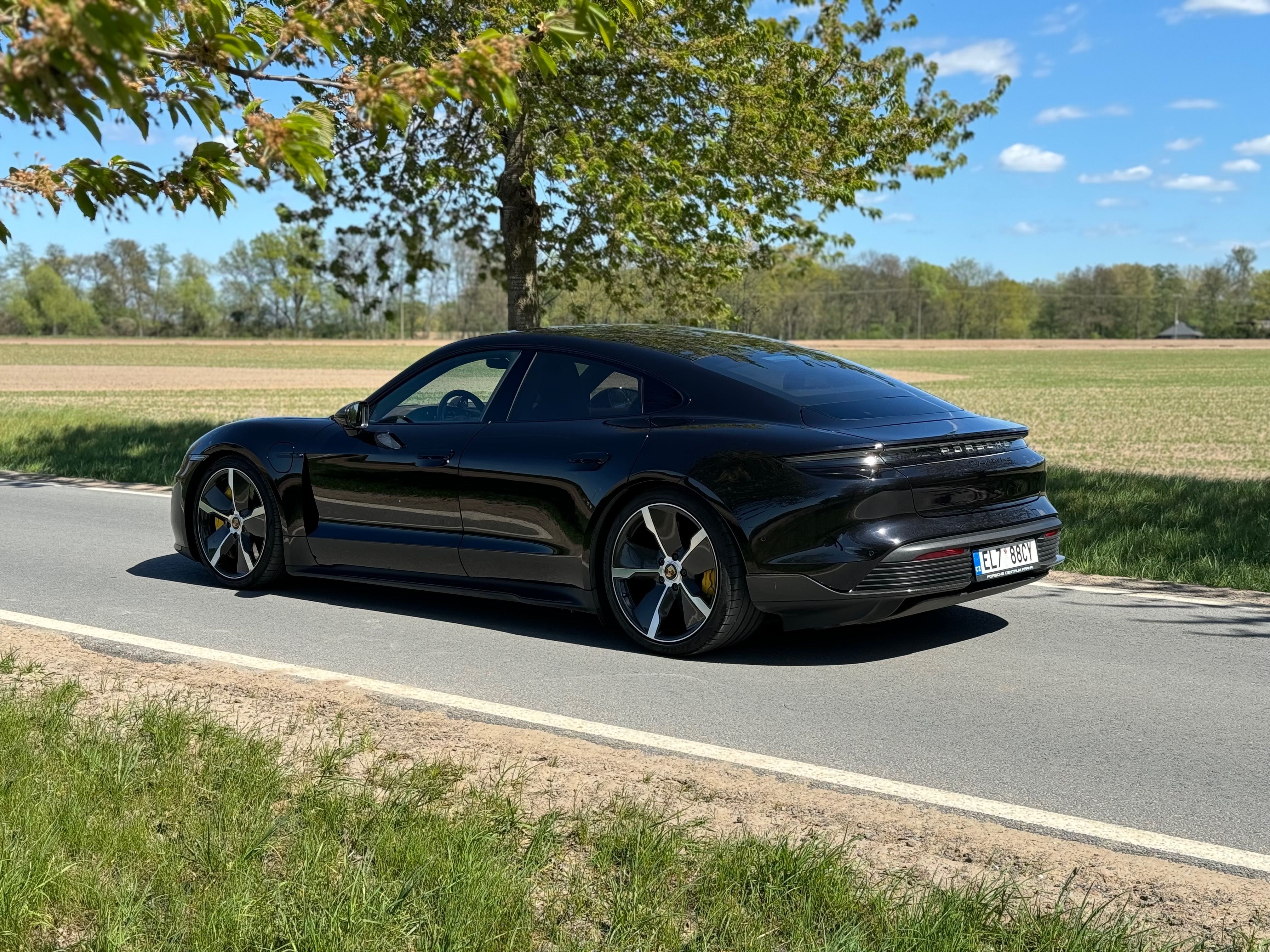 Porsche Taycan, Turbo S - fotka 5