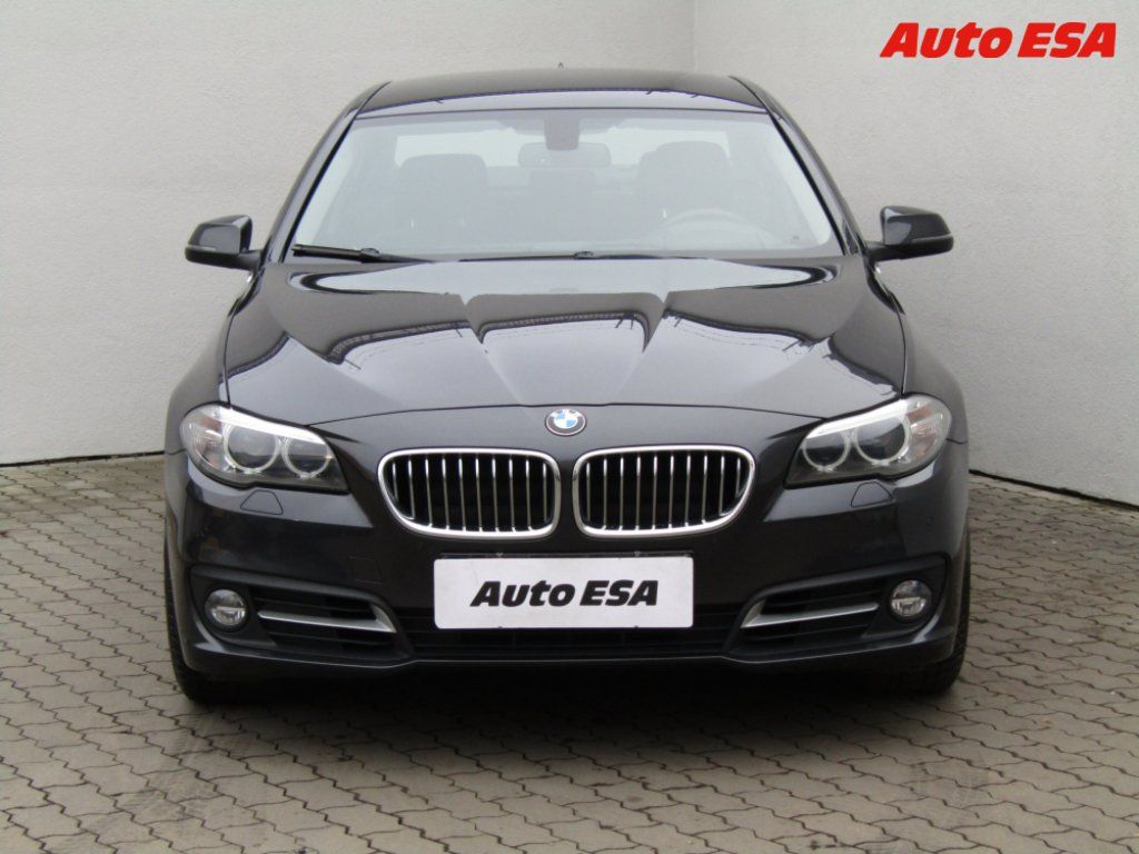 BMW Řada 5, 520d - fotka 2