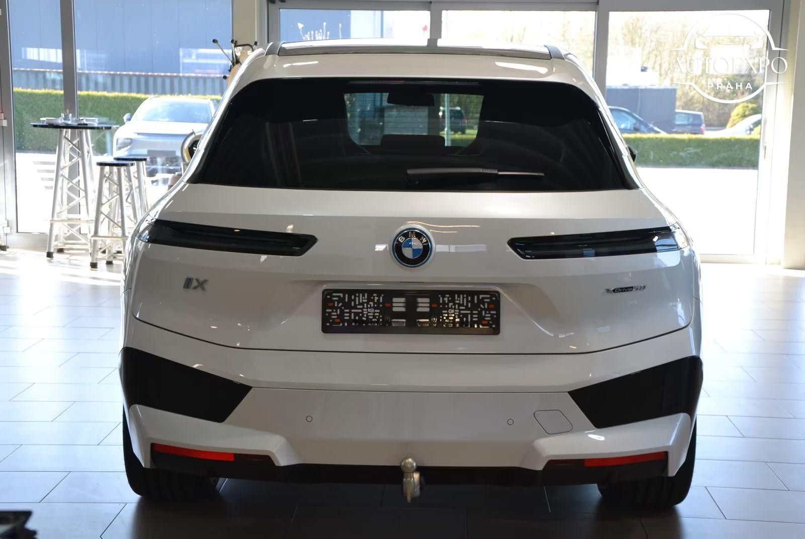 BMW iX, 50 xDrive Sport - fotka 6