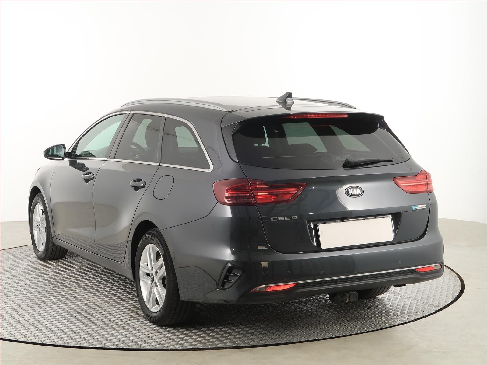 Kia Cee´d, 1.6 CRDi MHEV, Gold - fotka 4