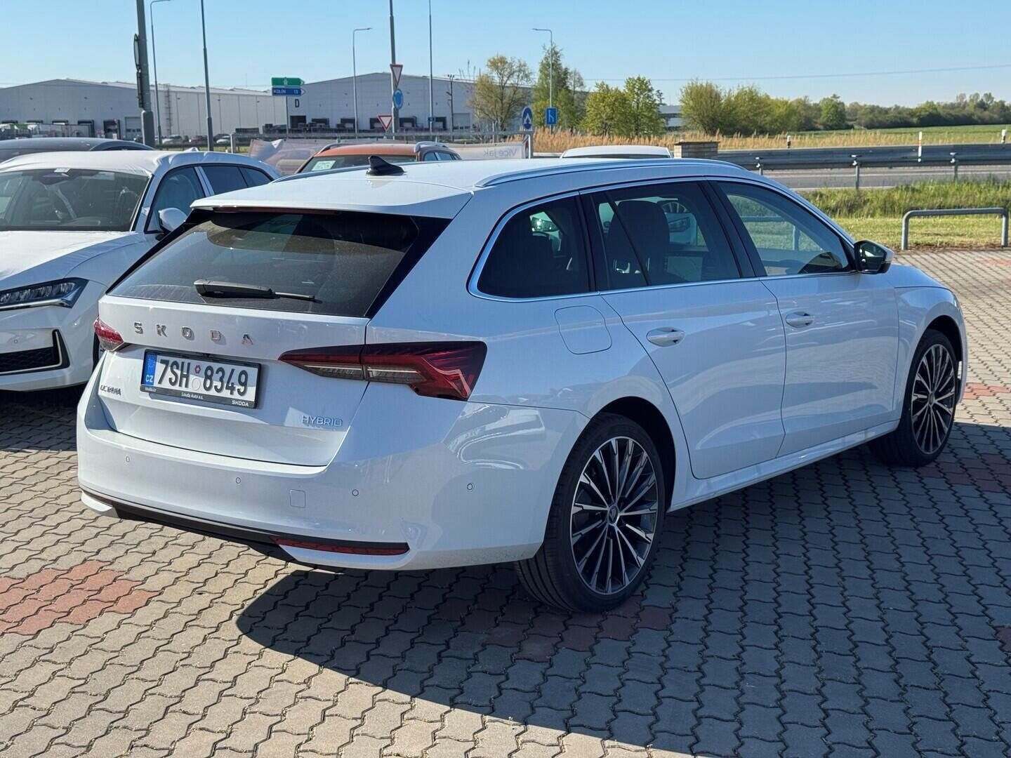 Škoda Octavia, Combi Exclusive Selection 1,5 - fotka 2