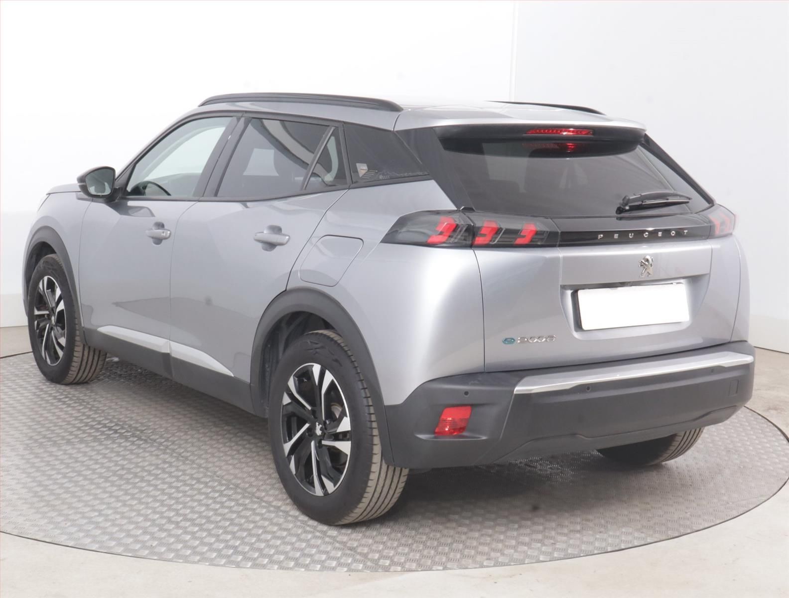 Peugeot 2008, 50 kWh, SoH 92%, Automat - fotka 4
