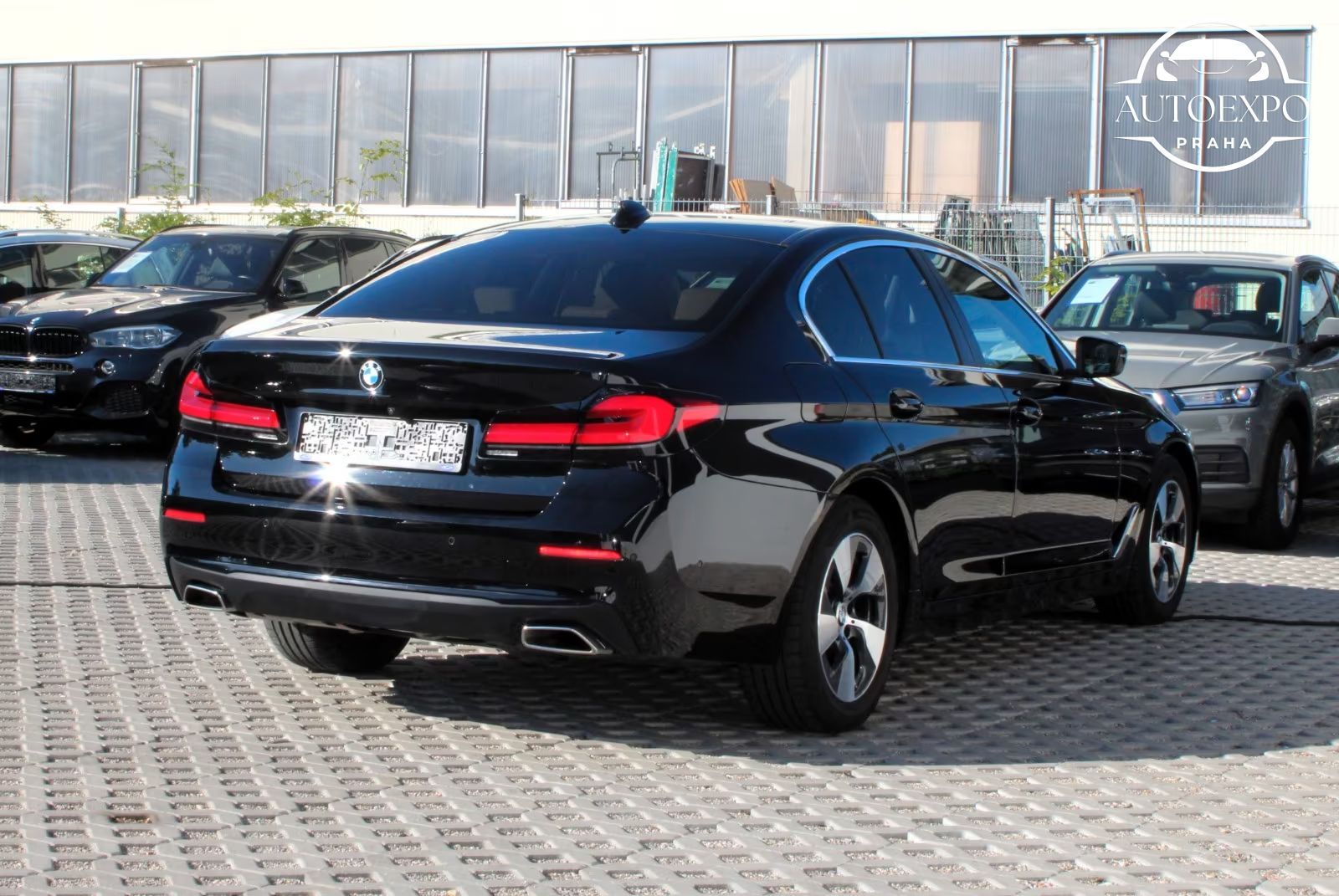 BMW Řada 5, 5 Limousine 520d - fotka 3