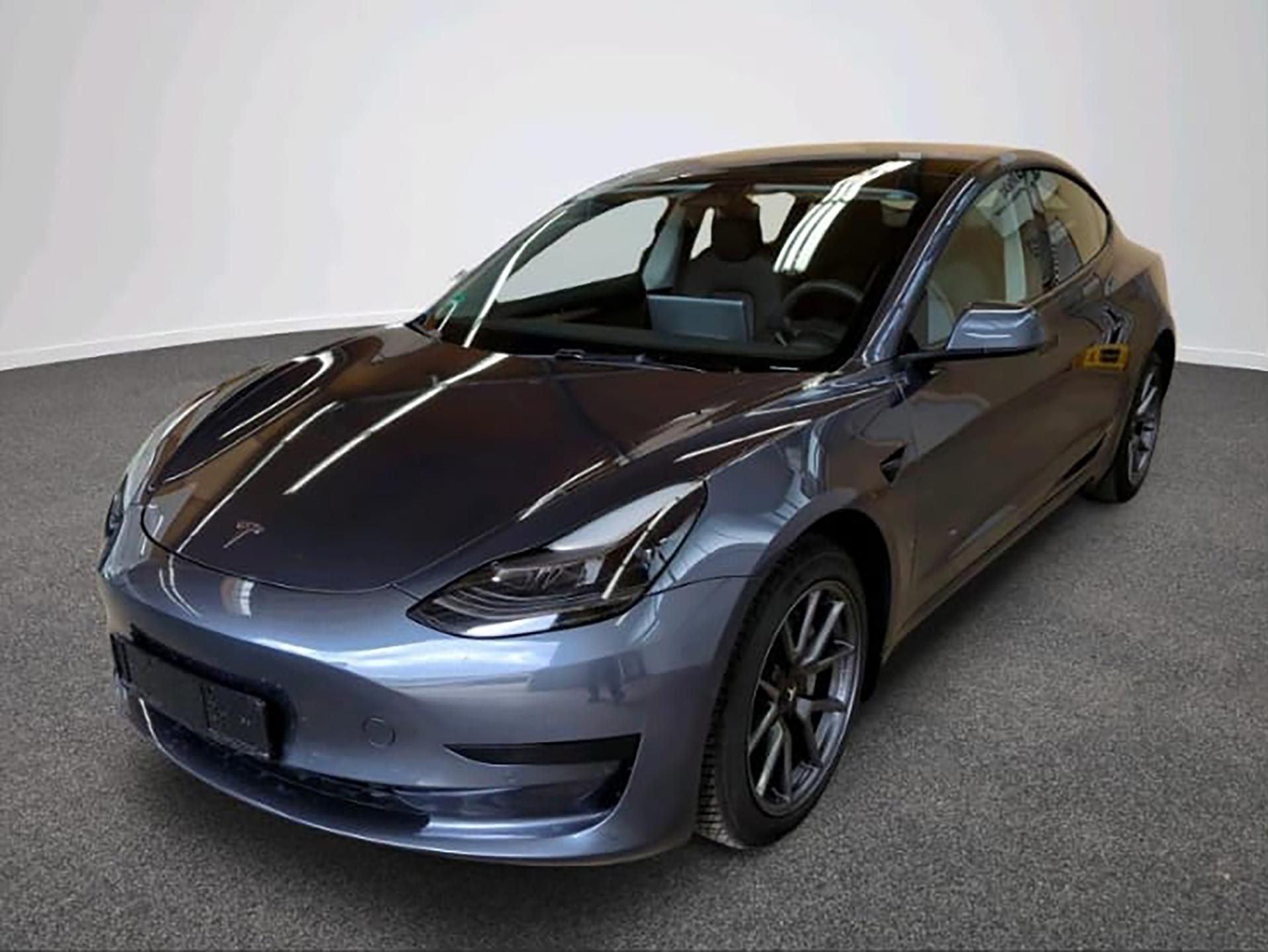 Tesla Model 3, AMD Ryzen, LFP baterie