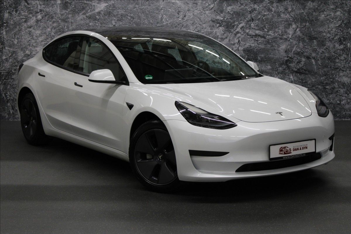 Tesla Model 3, Standard Plus - fotka 2