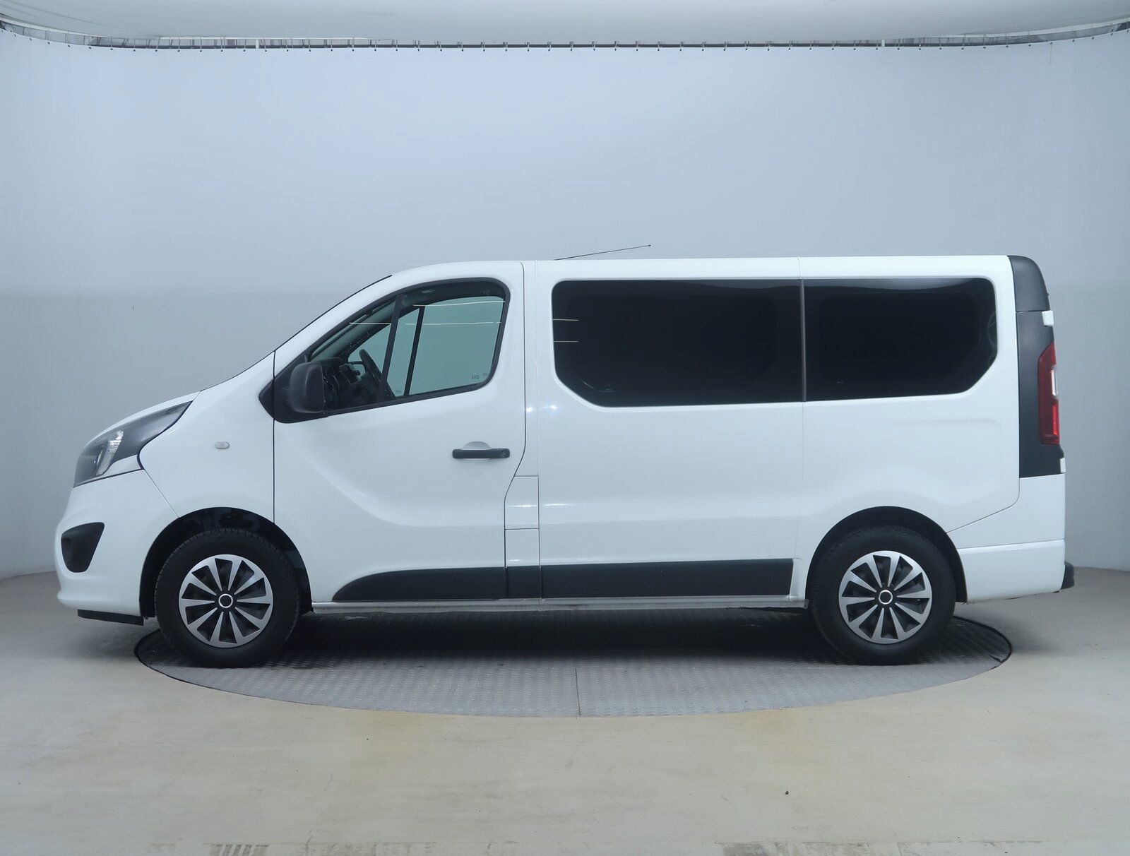 Opel Vivaro, 1.6 BiCDTI, Bus, 8Míst, Klima - fotka 3