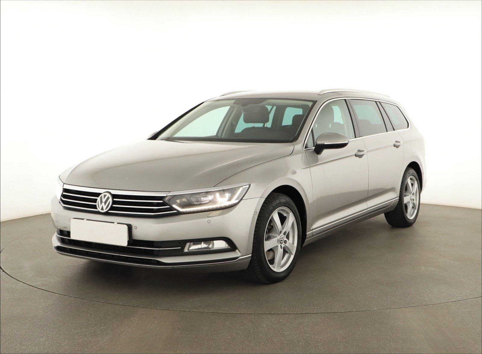 Volkswagen Passat, 2.0 TDI, Highline, Kůže, Navi - fotka 2