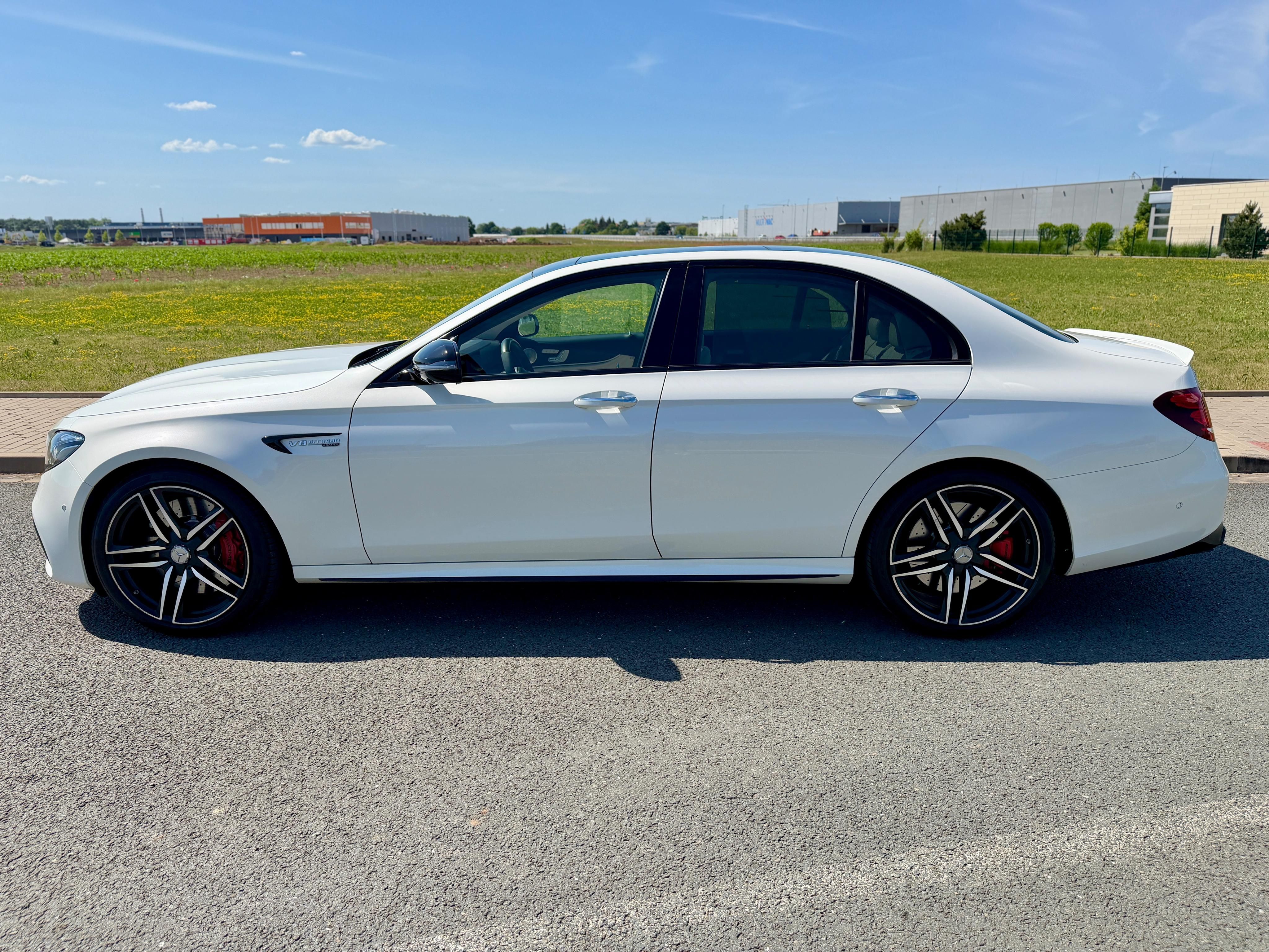 Mercedes-Benz Třídy E, 63S AMG 4M+ ČR DPH BURMESTER - fotka 2