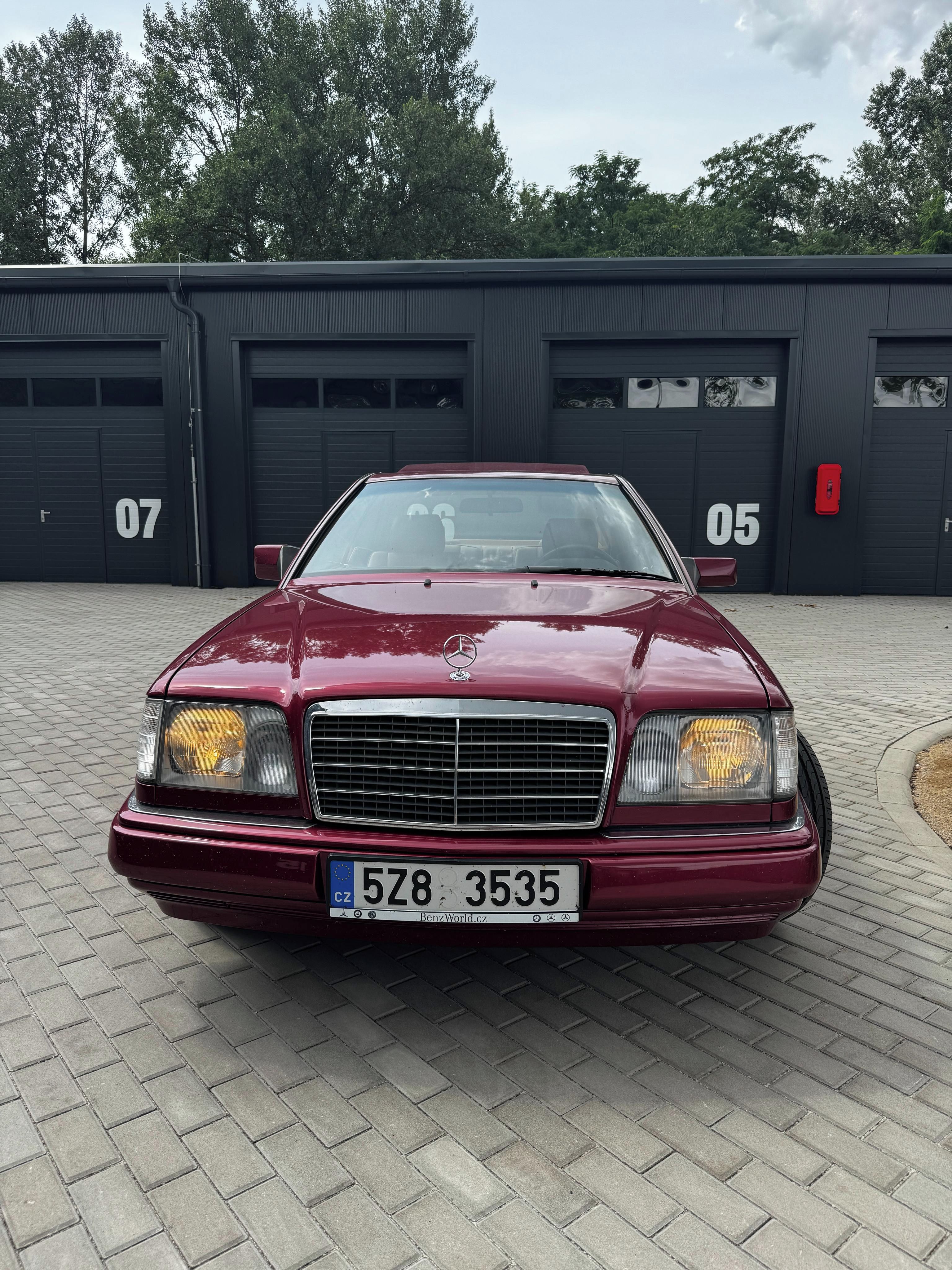 Mercedes-Benz Třídy E, Mercedes-Benz W124 , E200 - fotka 4