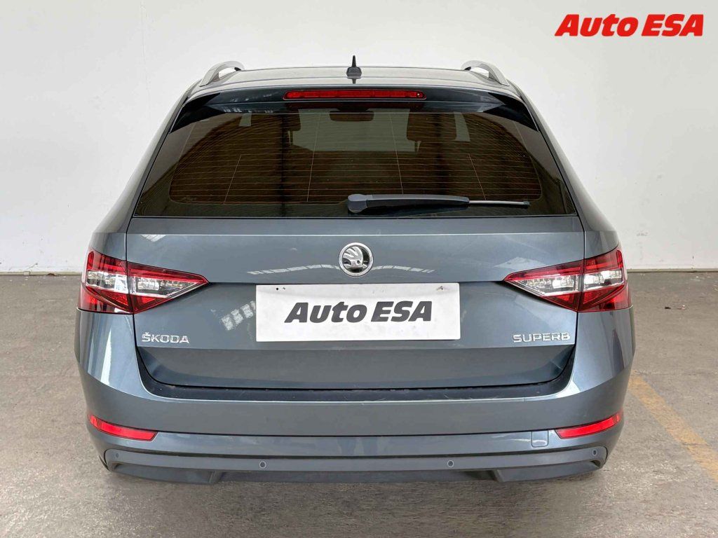Škoda Superb, 1.5 - fotka 5