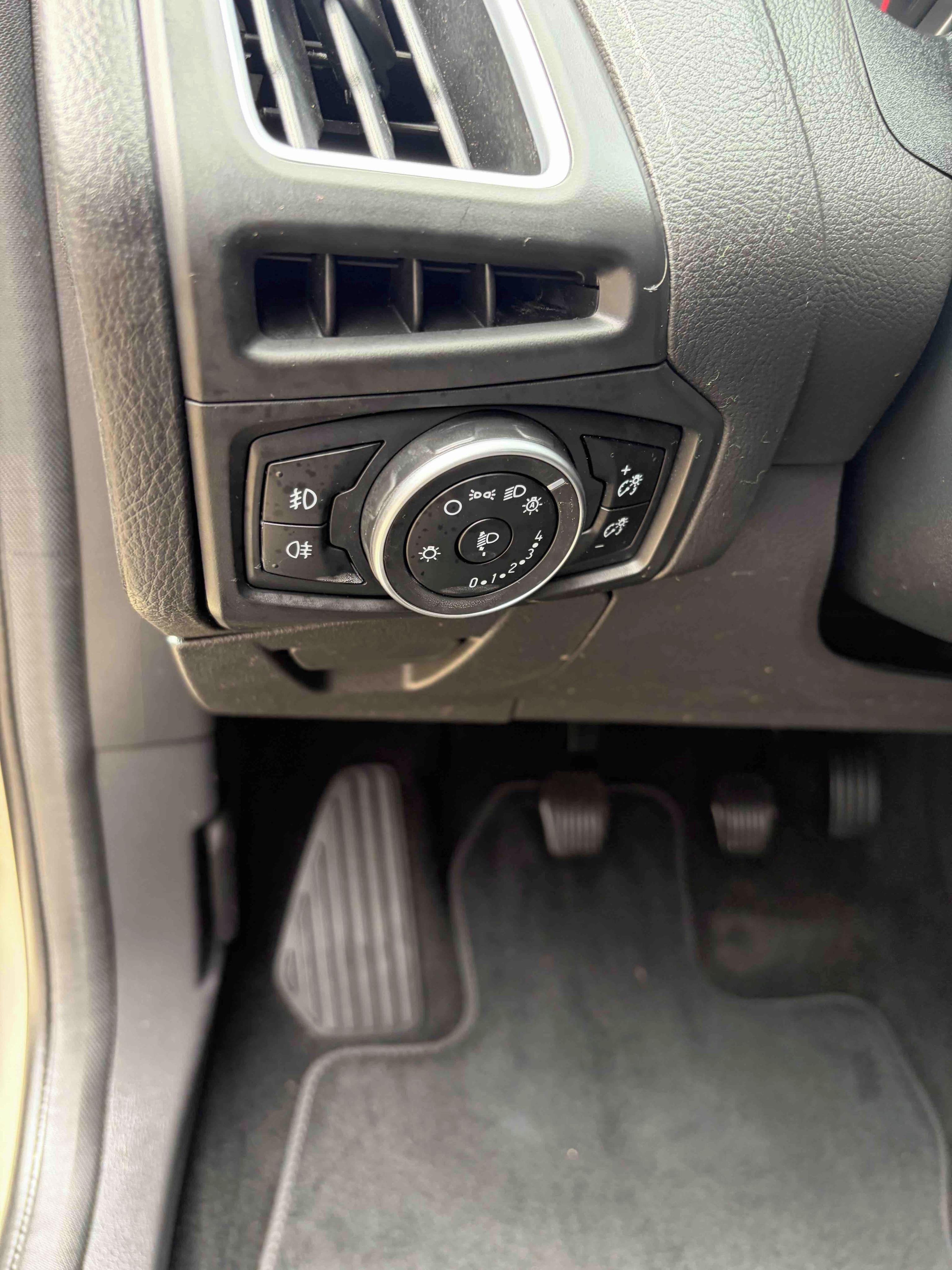 Ford Focus, FORD TITANIUM ECOBOOST 1,5 - fotka 5