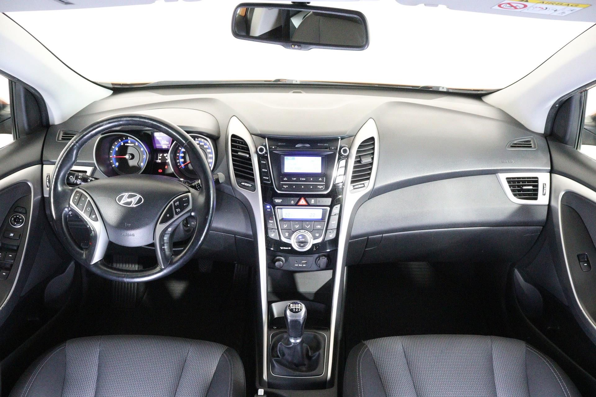 Hyundai i30, 1,6i TRIKOLOR 88 kW - fotka 5