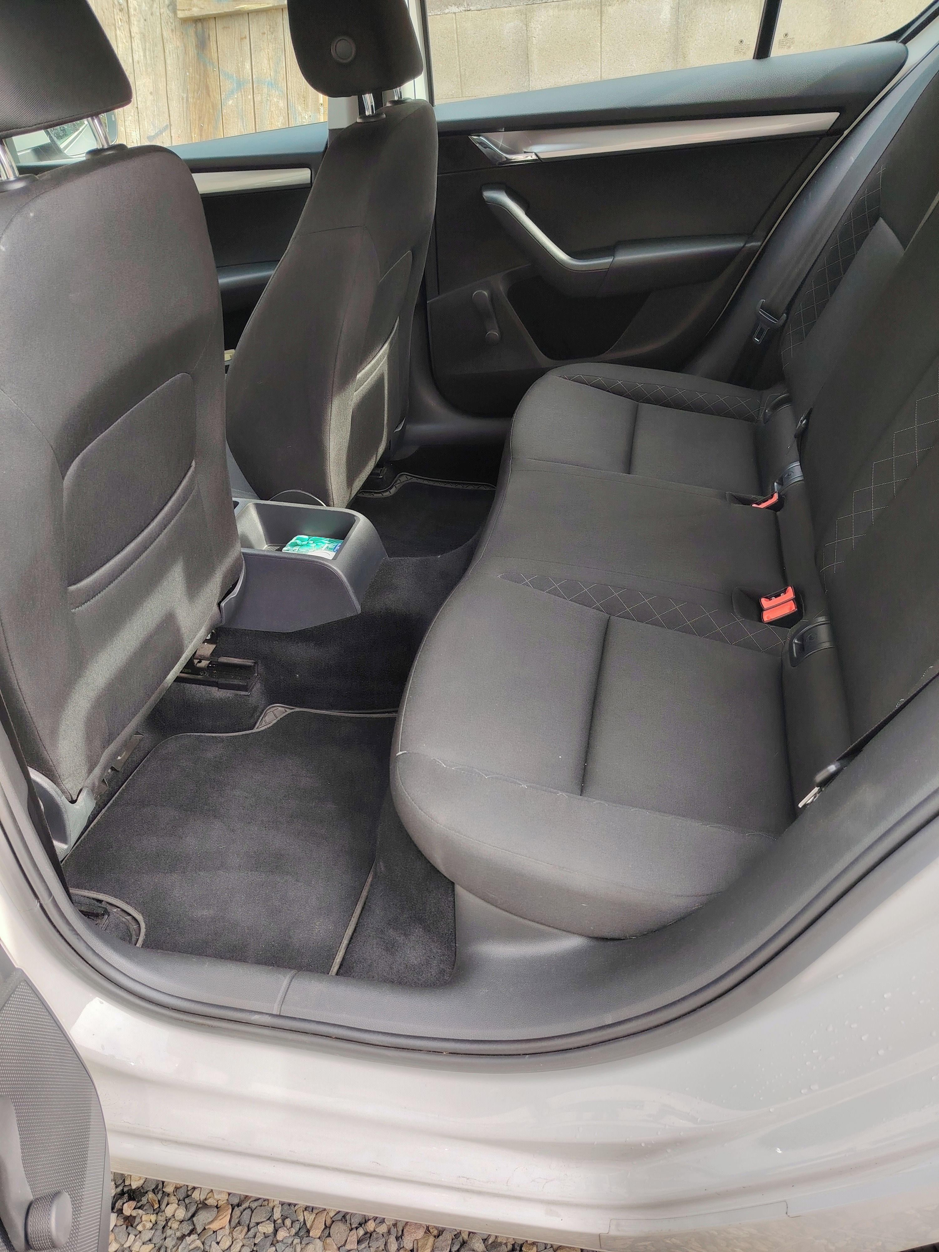 Škoda Octavia, 1.6 TDI 85kW velmi dobrý stav - fotka 6