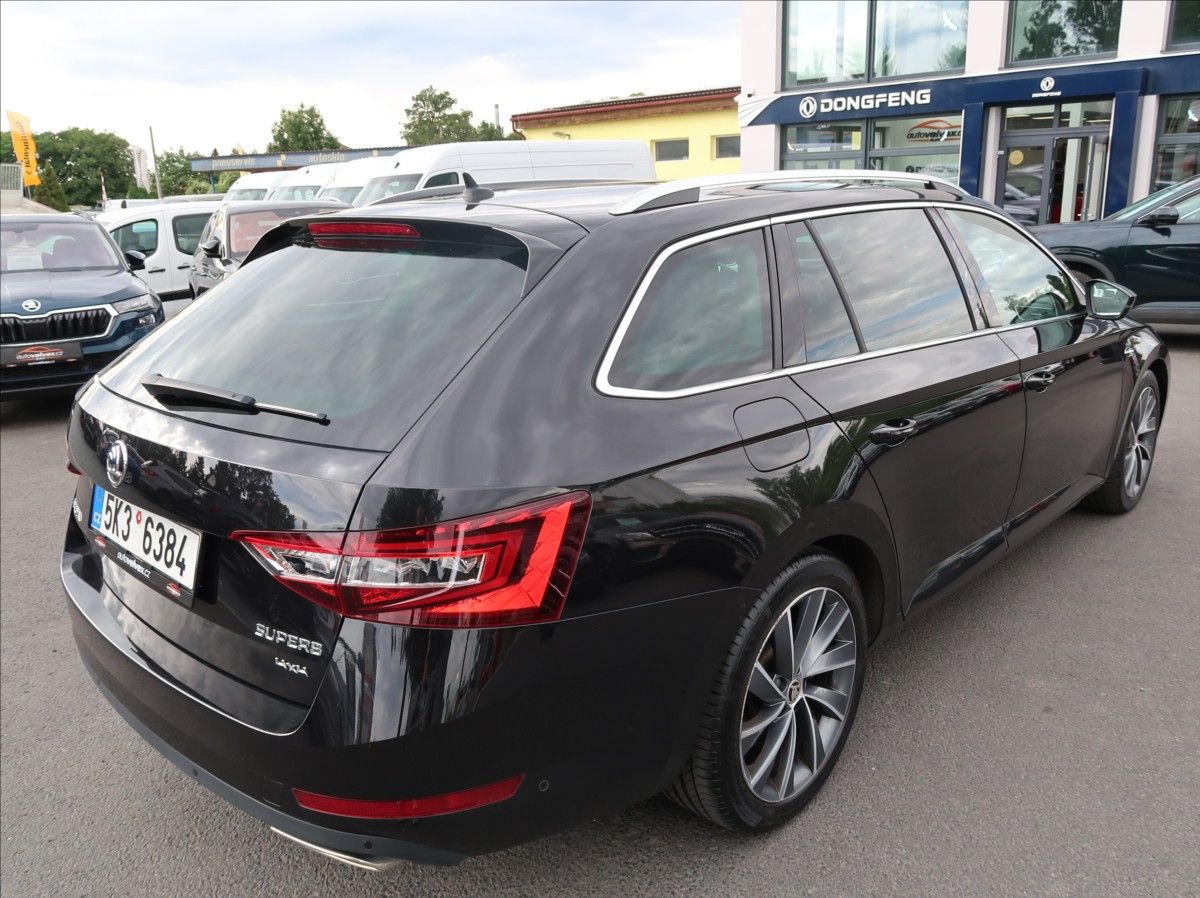 Škoda Superb, 2,0 TSi,200kW,NovéČR,L&K,4x4 - fotka 3