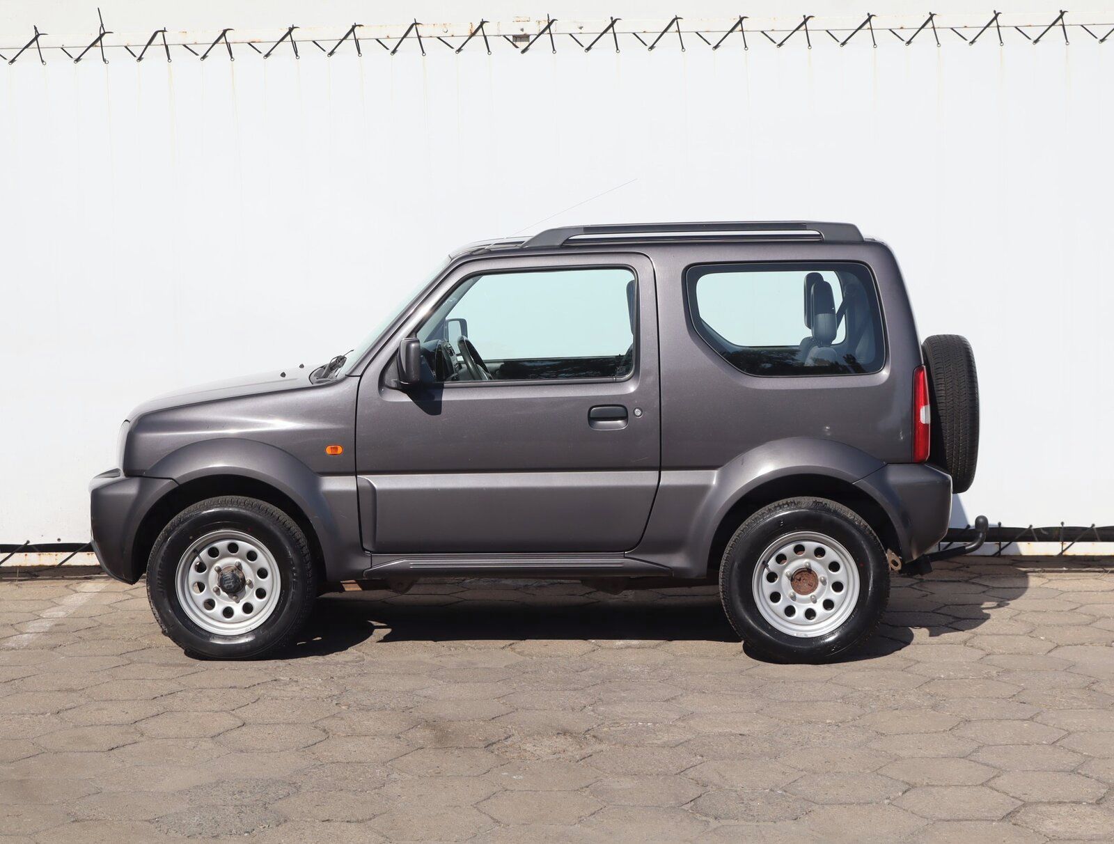Suzuki Jimny, 1.3 16V, 4X4, Vyhř. sedaček - fotka 3