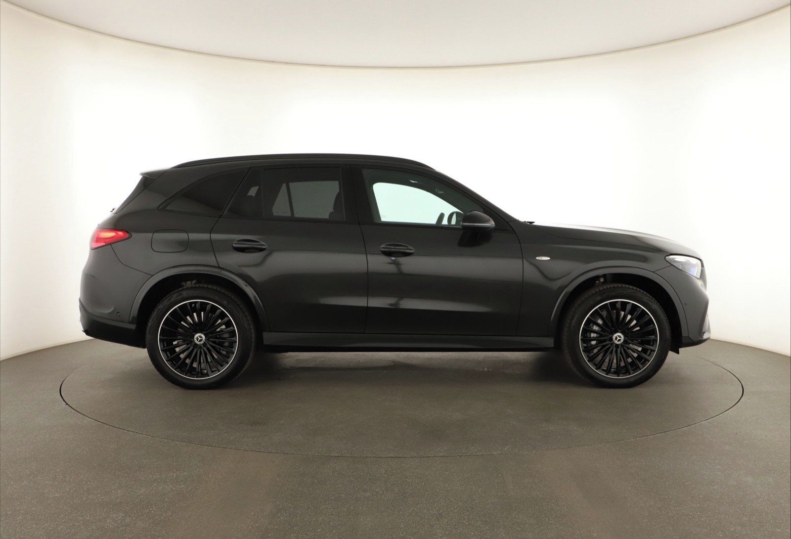 Mercedes-Benz GLC, 300 de 4MATIC, AMG LINE, PHEV - fotka 6