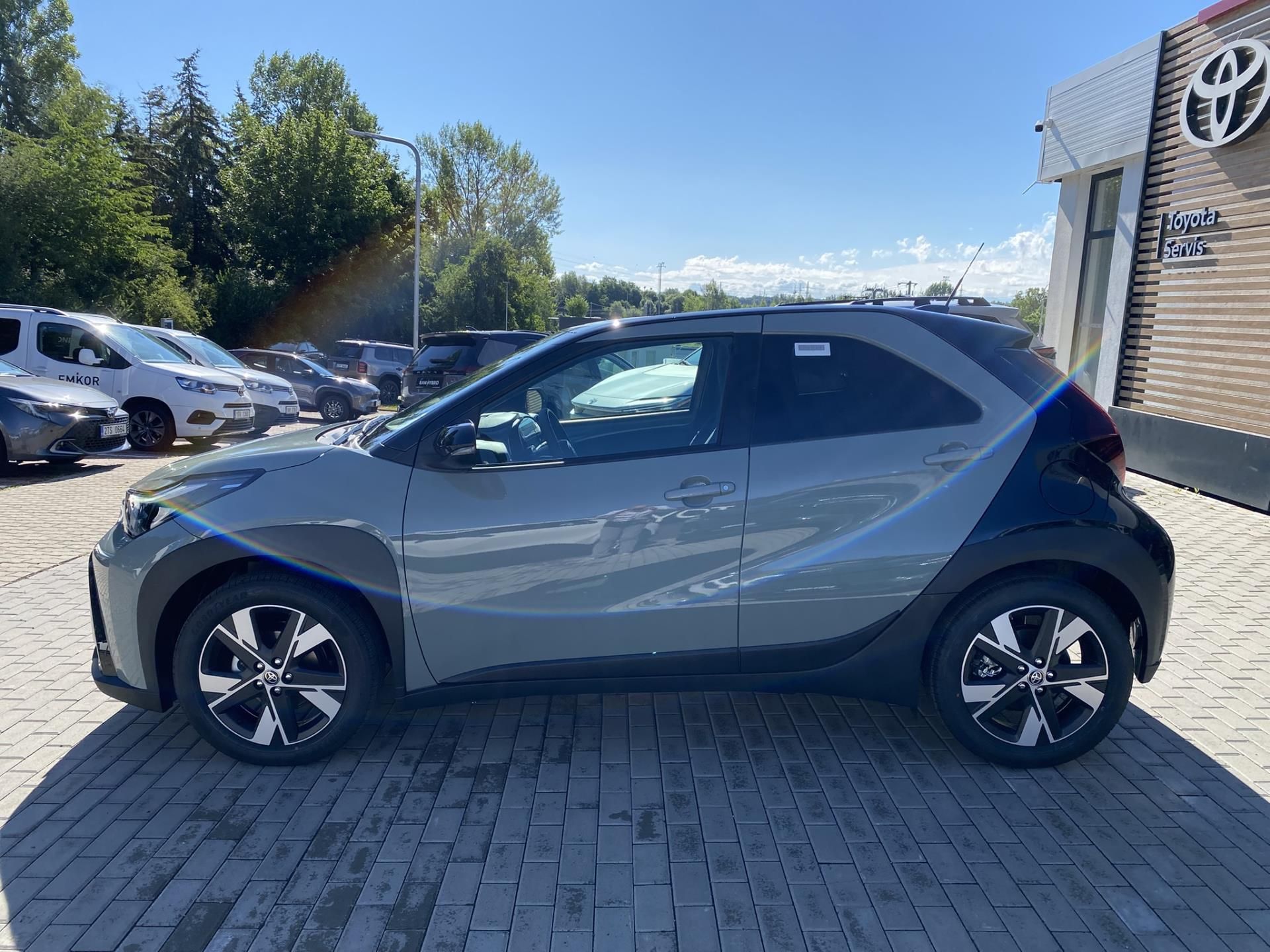 Toyota Aygo, 1.5 HEV STYLE - fotka 3