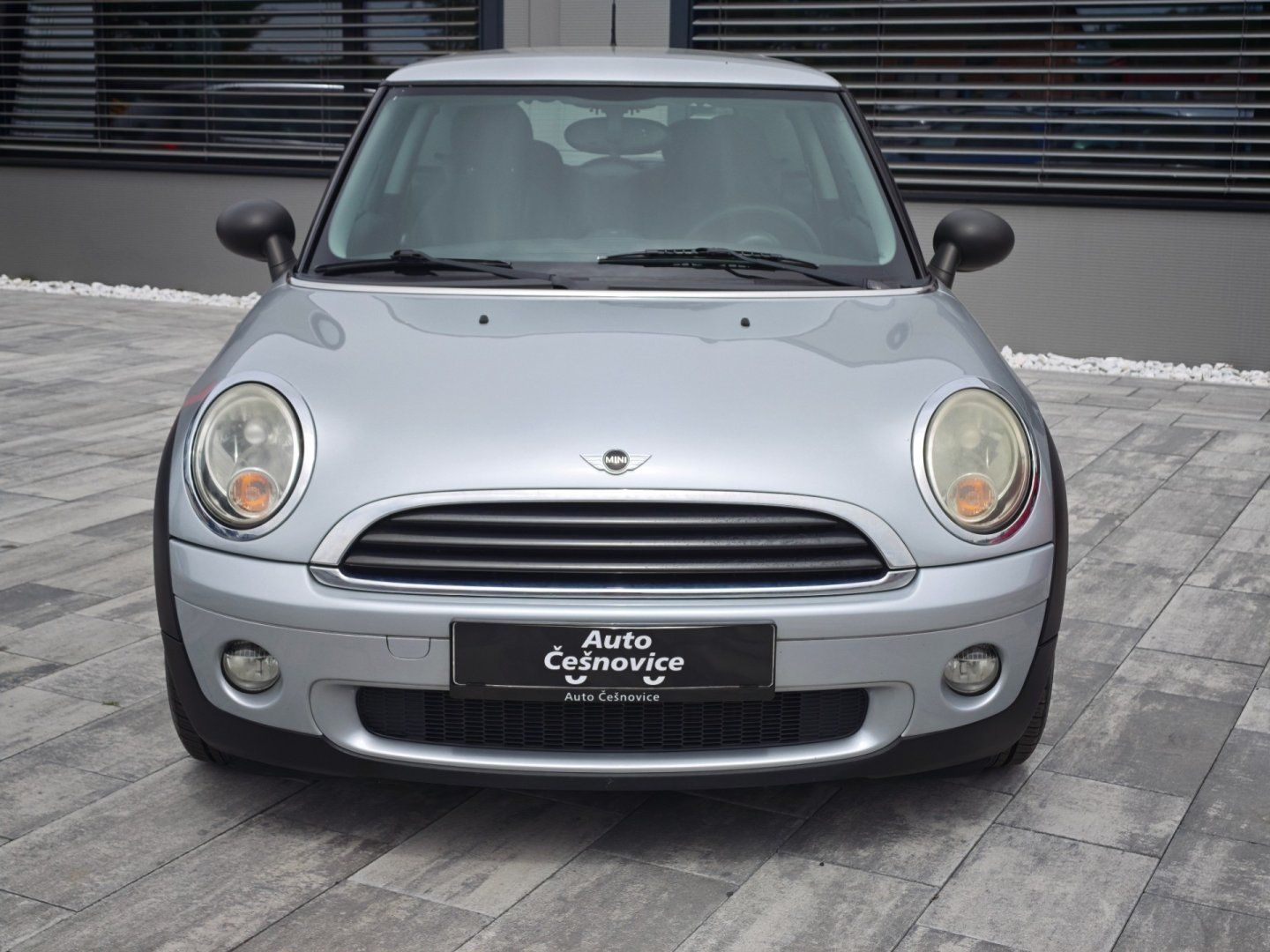 Mini Cooper, ONE 1,4i 70Kw - fotka 2