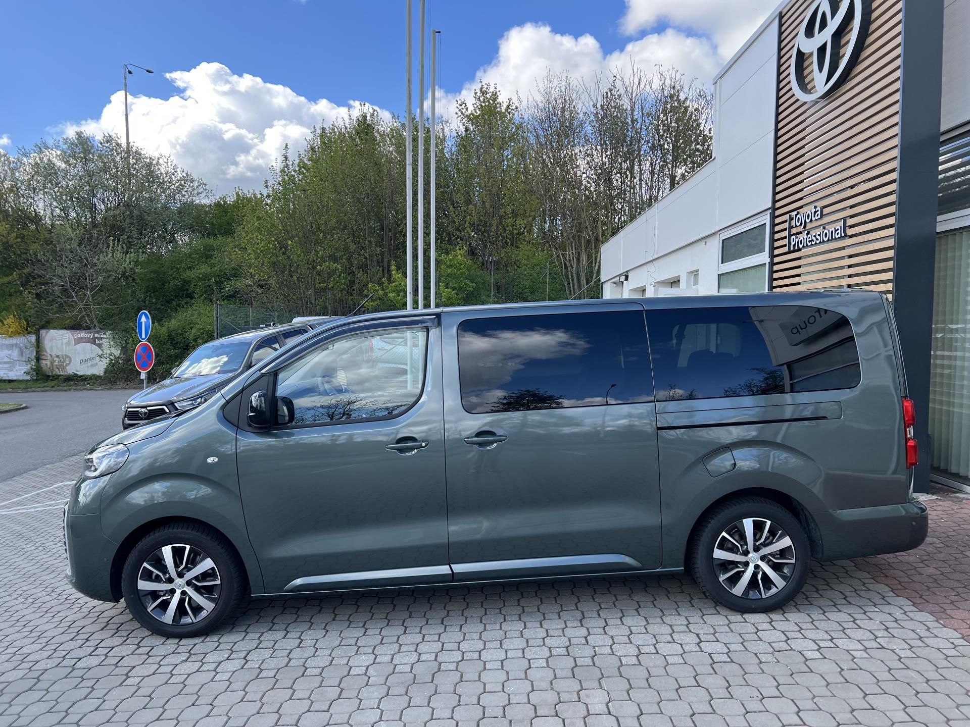 Toyota Proace Verso, 2.2D 8AT Family 8S L2 Webasto - fotka 3
