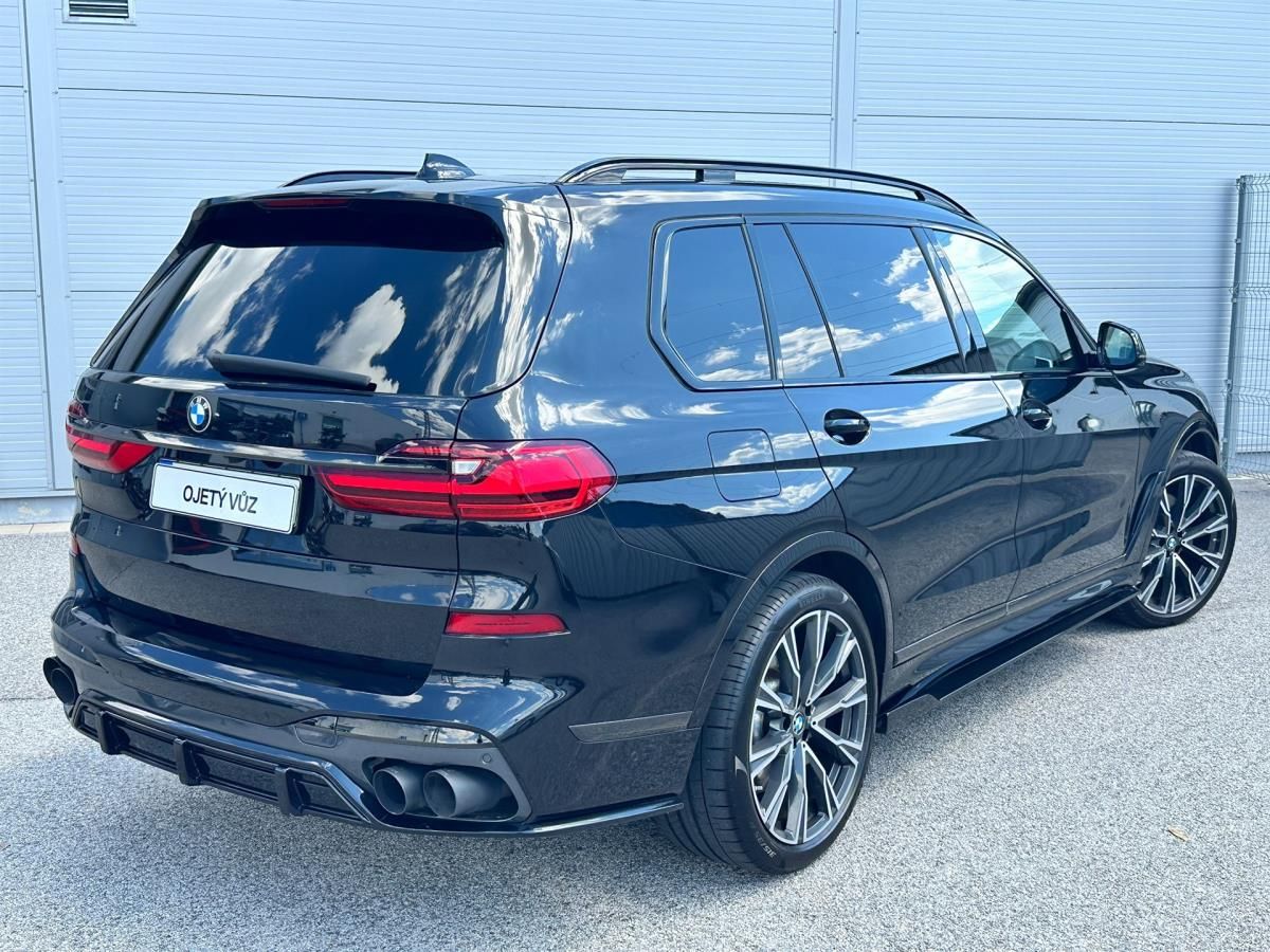 BMW X7, M50i - fotka 2