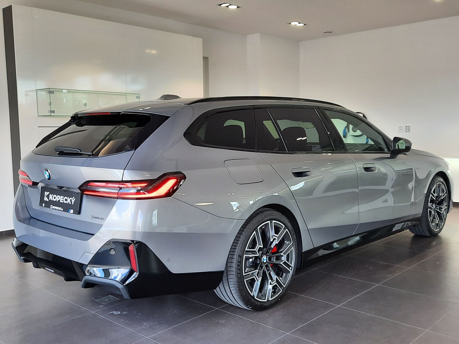 BMW Řada 5, 540d xDrive Touring M Sport - fotka 6