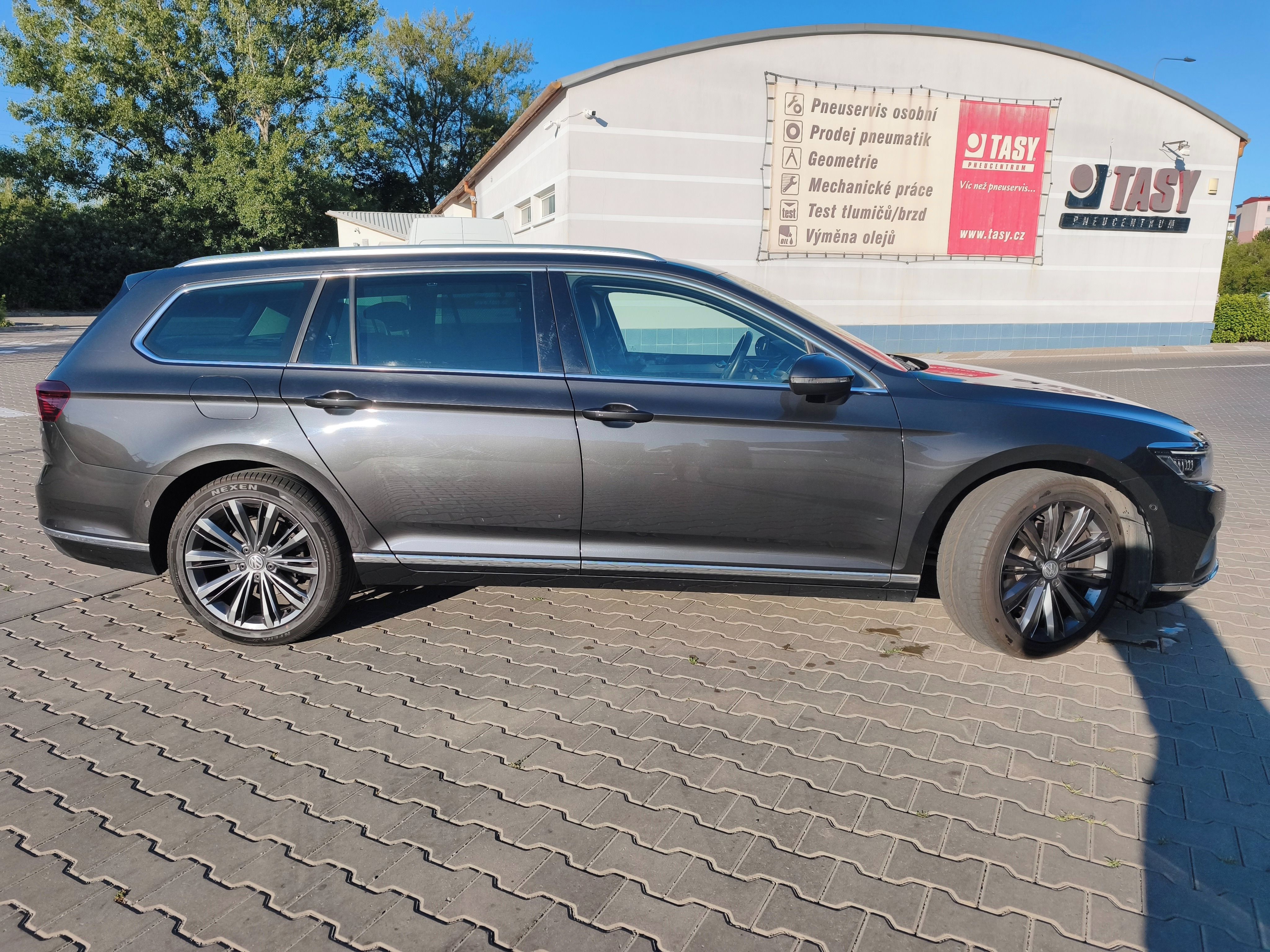 Volkswagen Passat, 2,0 TDI, TOP stav i výbava - fotka 6