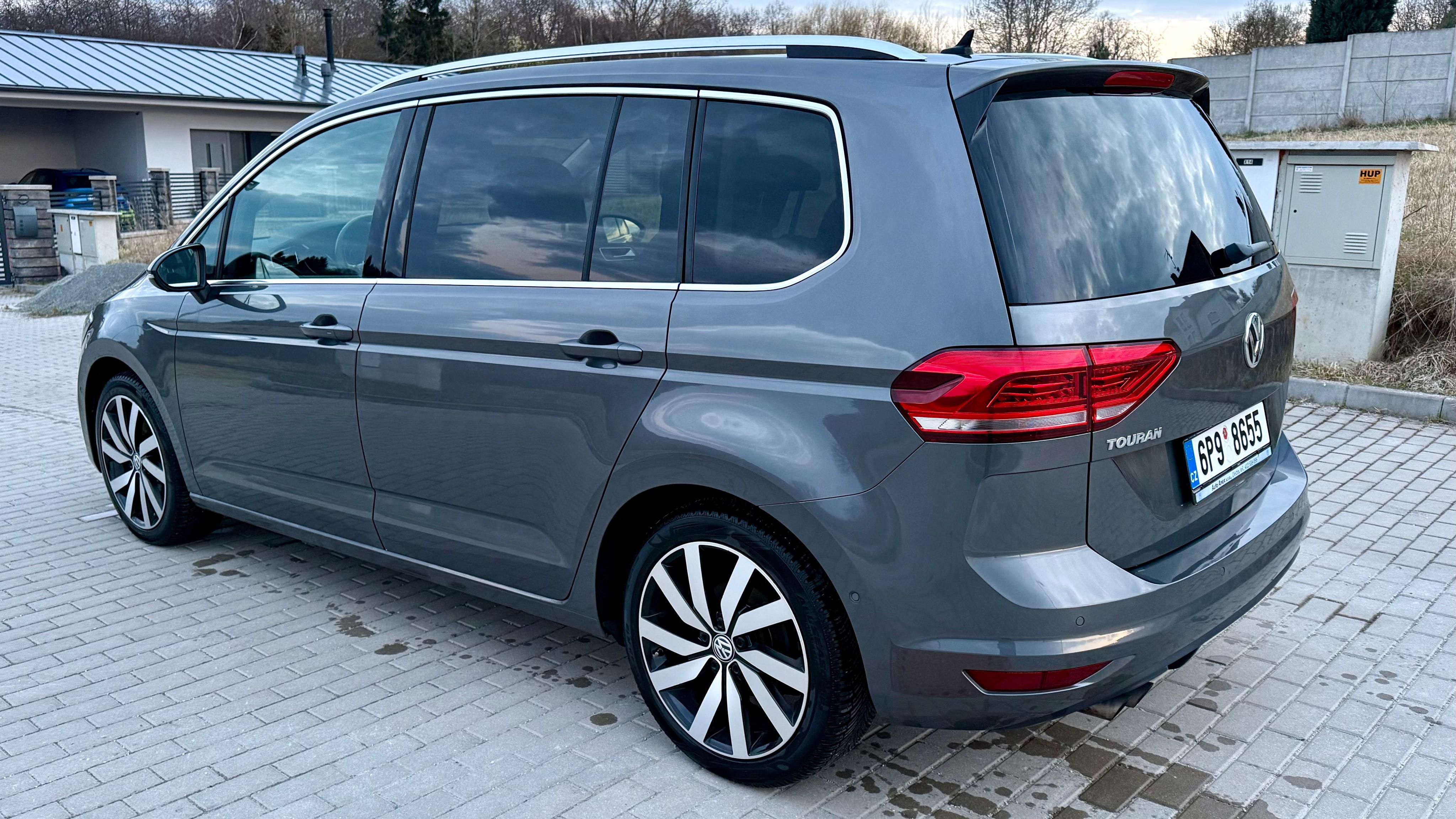 Volkswagen Touran, 1.4 TSI 7 míst Highline Pano - fotka 3