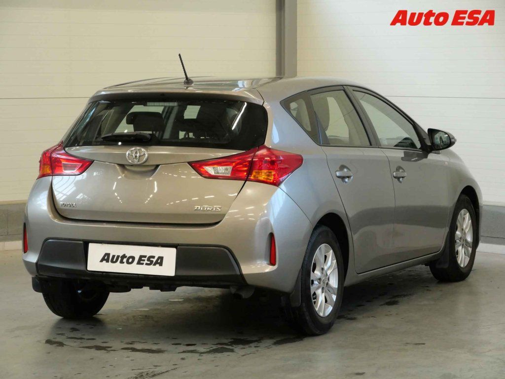 Toyota Auris, 1.3i,ČR,autoAC - fotka 4