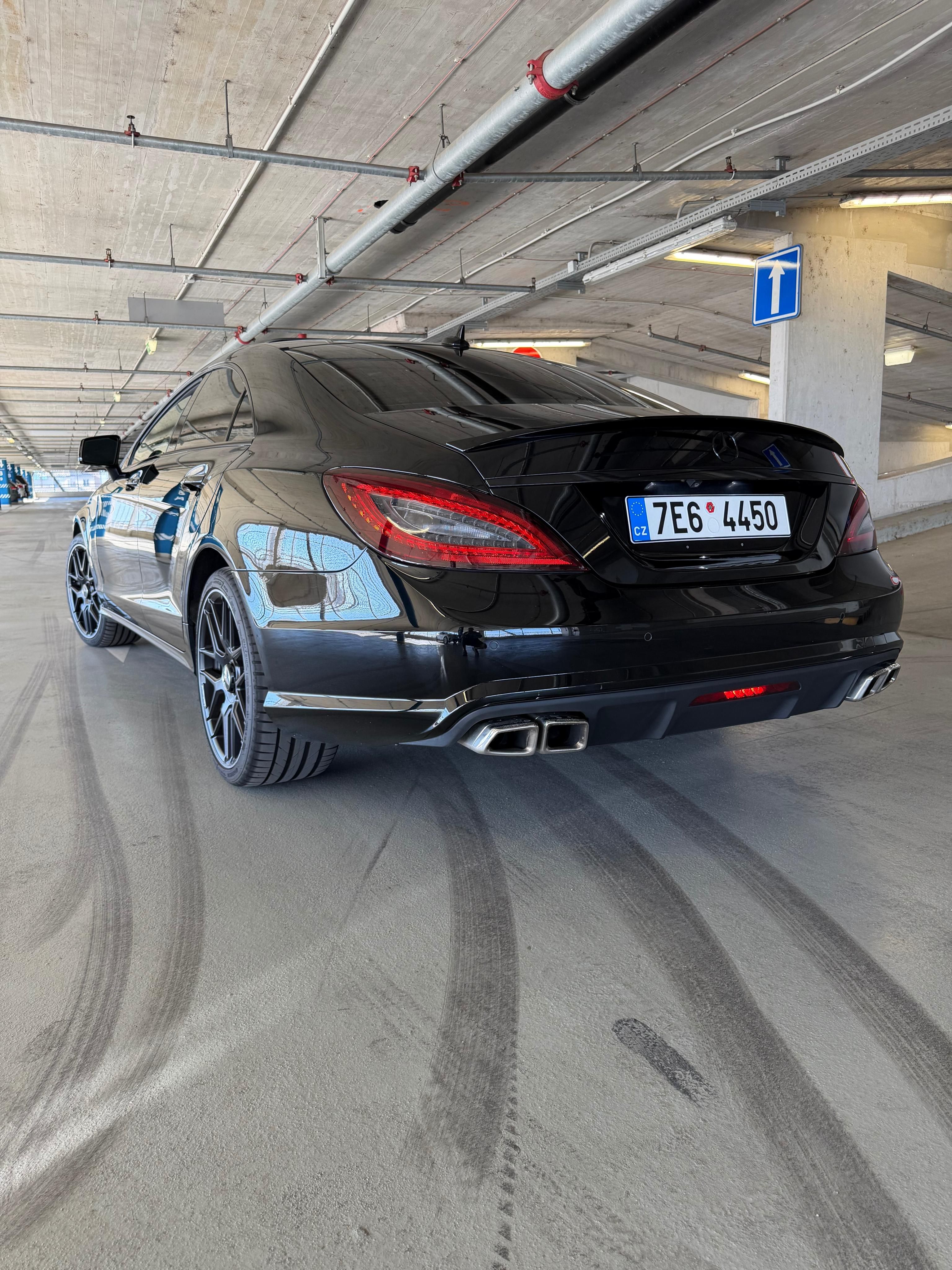 Mercedes-Benz CLS, Mercedes CLS 550 V8 Biturbo - fotka 5