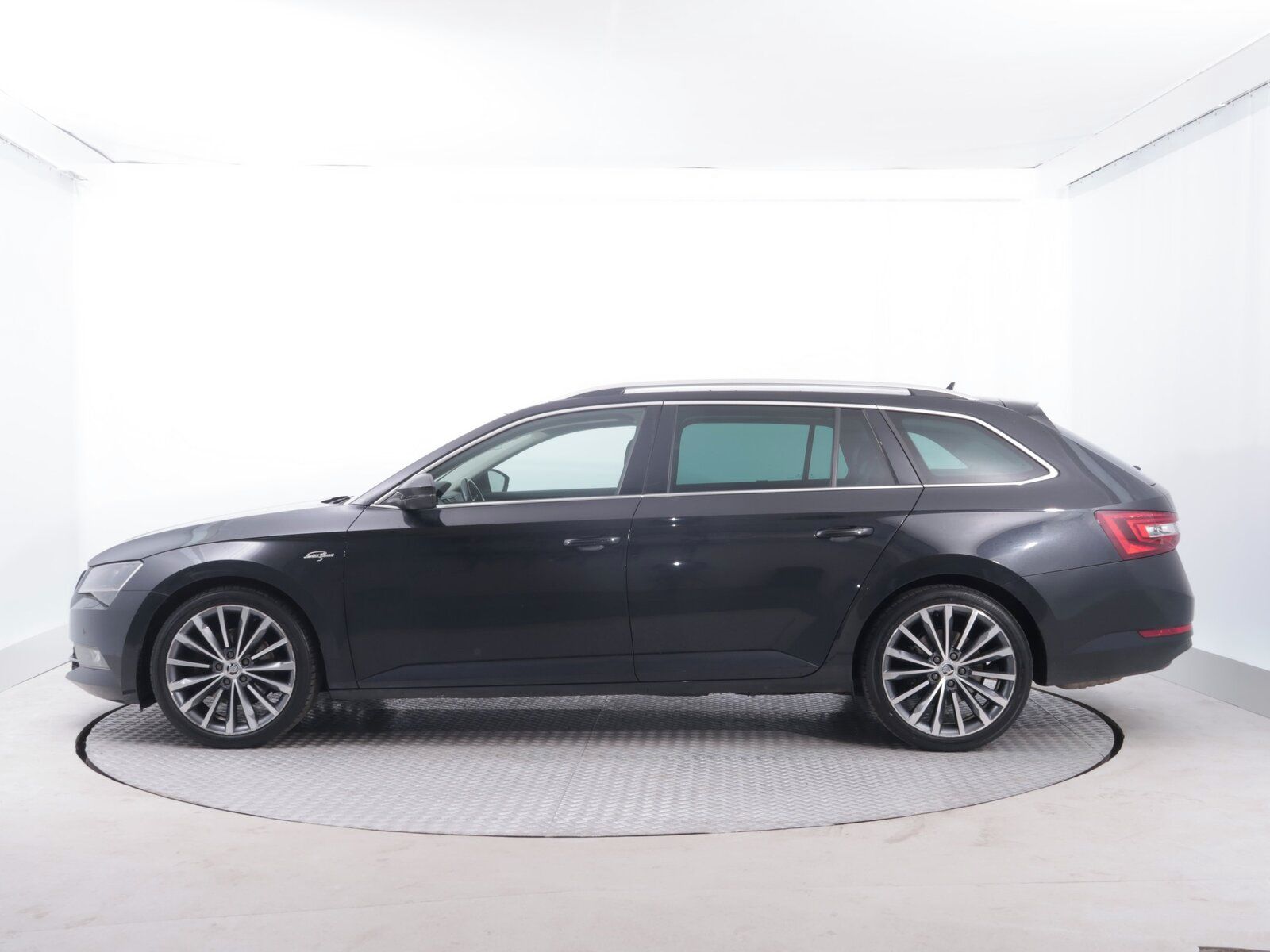 Škoda Superb, 2.0 TDI 4x4, Laurin&Klement - fotka 3
