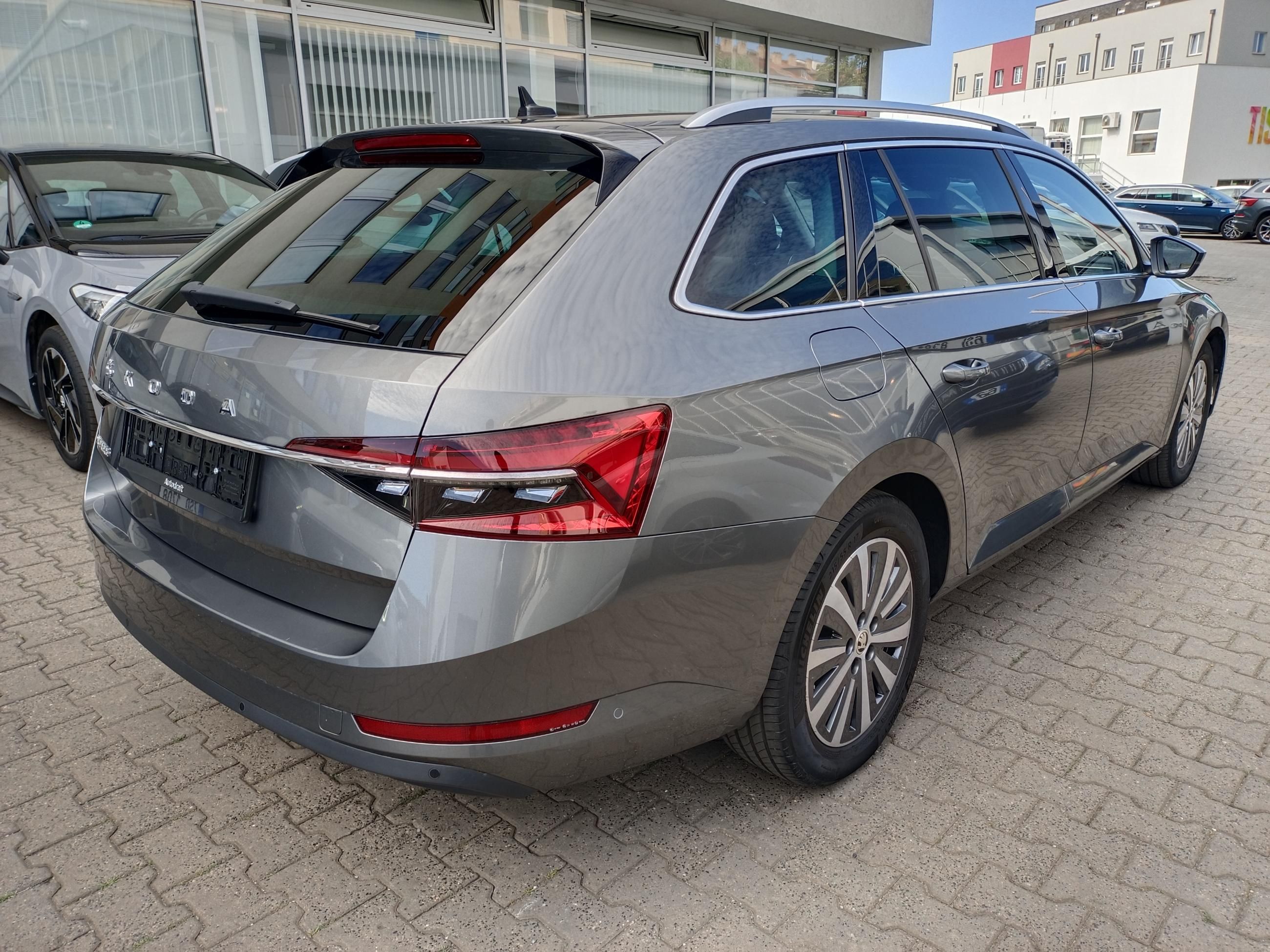 Škoda Superb, 2.0 TDI 110kW DSG Style Tažné - fotka 6