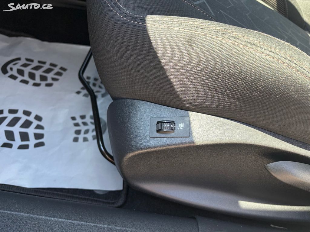 Peugeot 2008, 1,6 HDi,68kW,SERVISKA,1.MAJIT.