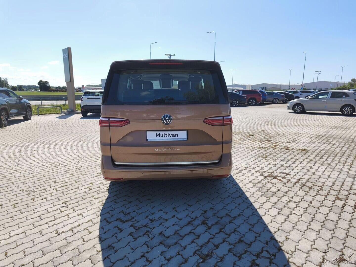 Volkswagen, Multivan Long Style 2,0 TSI 15 - fotka 6
